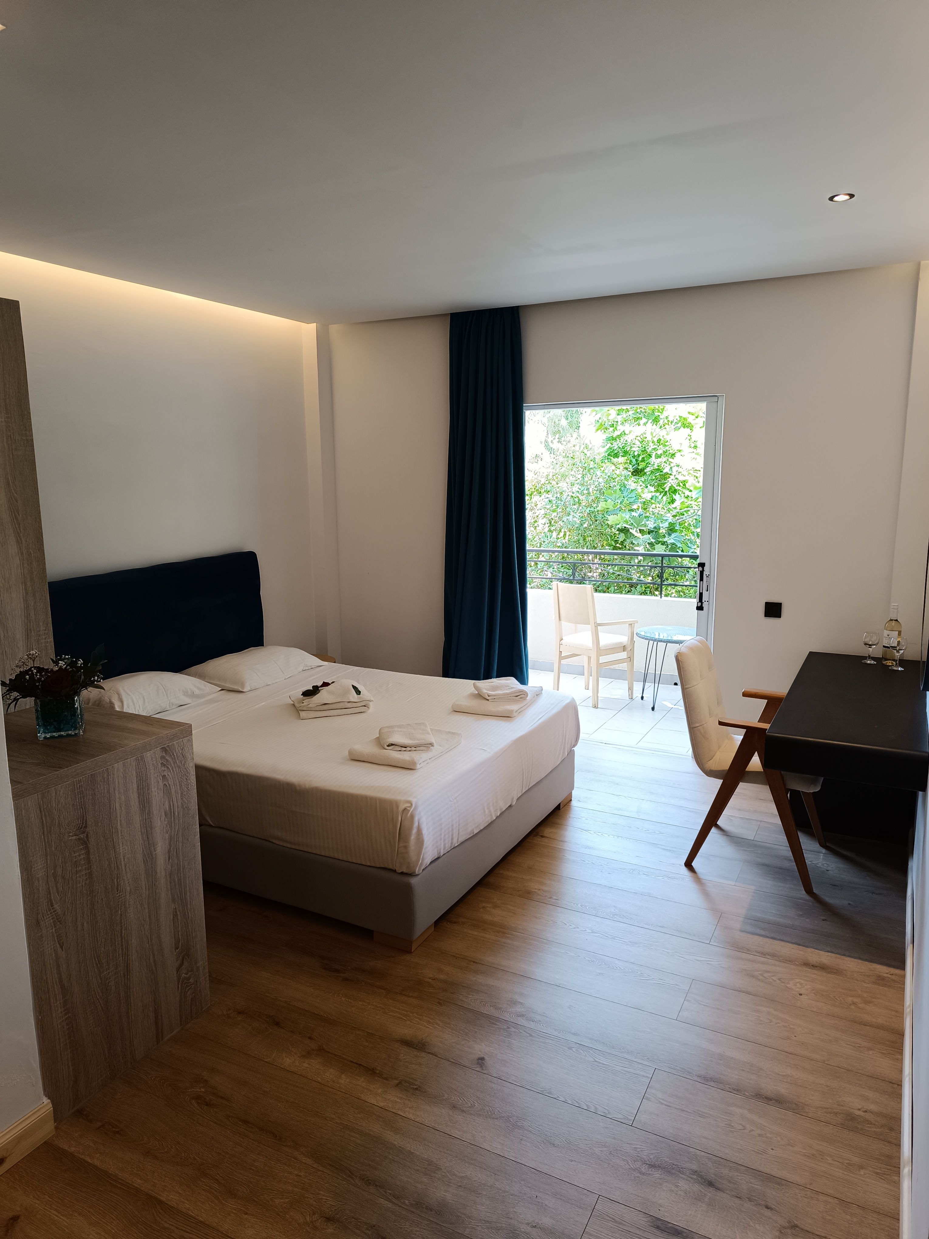 2BEDROOM FAMILY ROOM