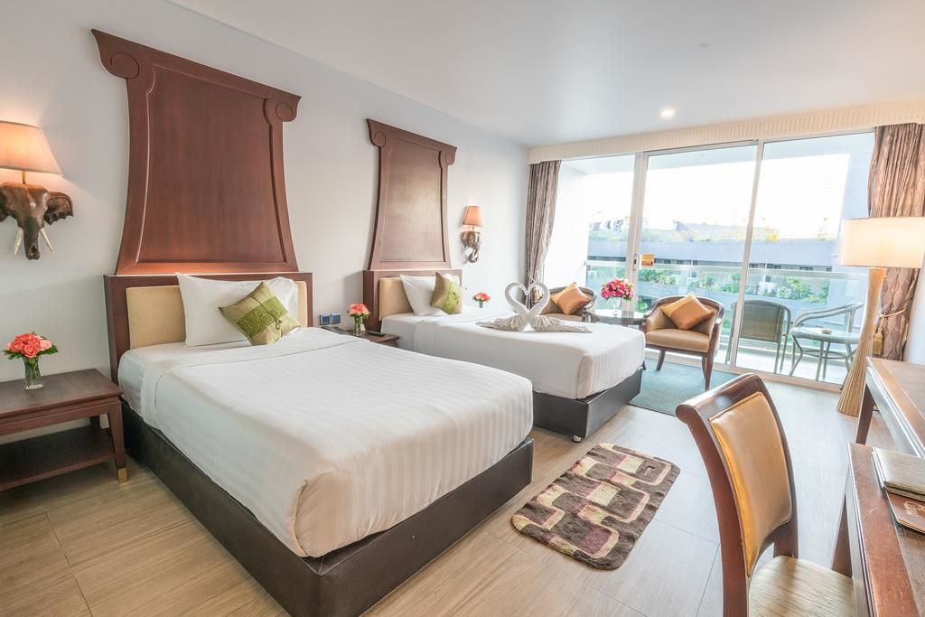 DELUXE CITY VIEW OR SEA VIEW