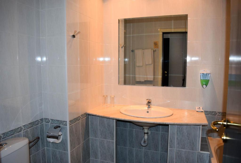 TWIN STANDARD ROOM (POOLVIEW, BALCONY OR TERRACE)