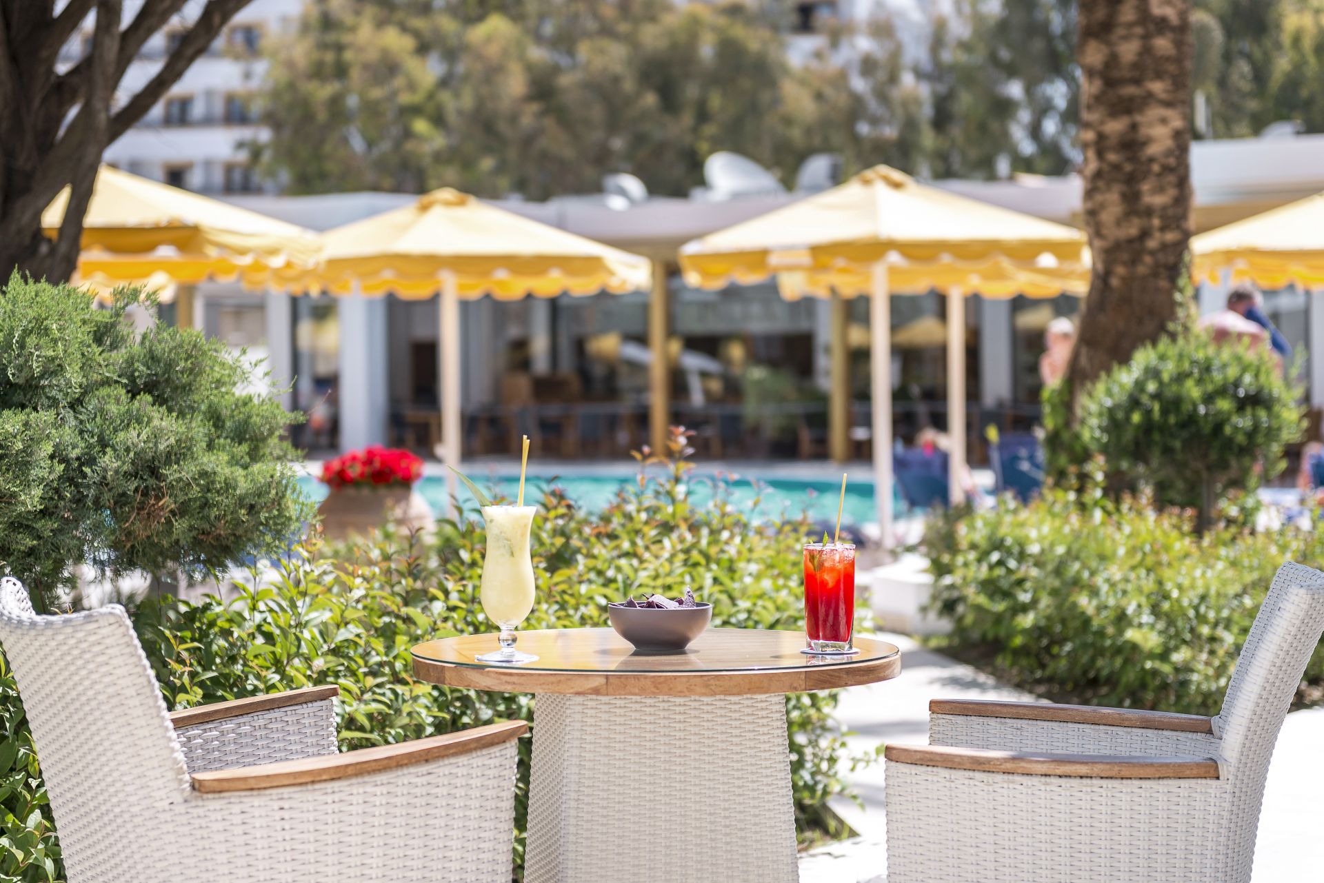 POOL BAR