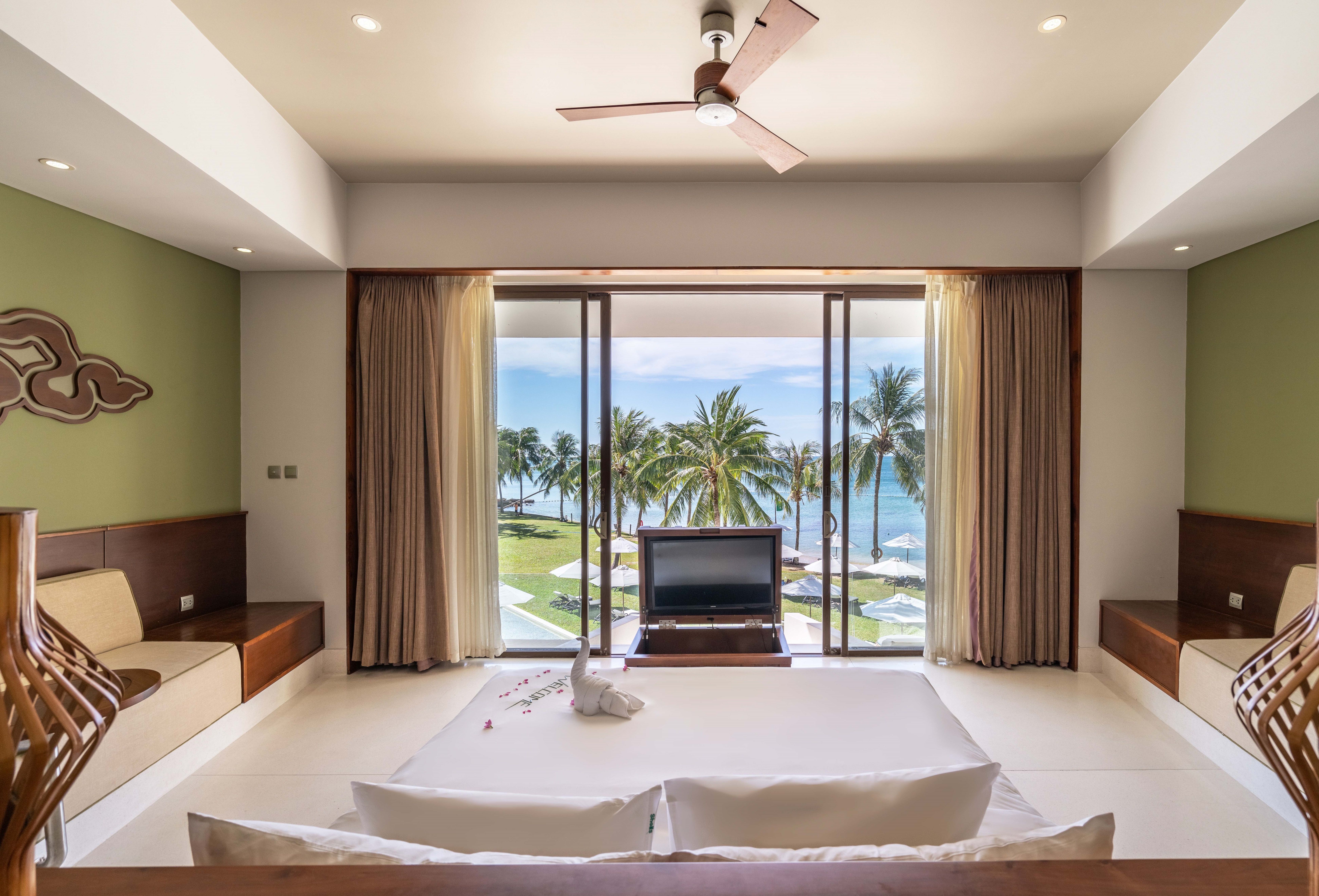 PREMIUM DELUXE OCEAN VIEW WITH BALCONY 