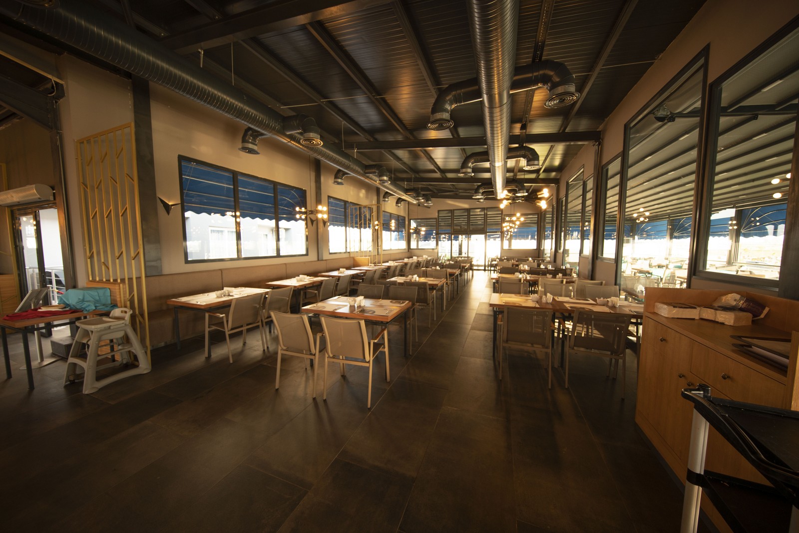 MAIN RESTAURANT