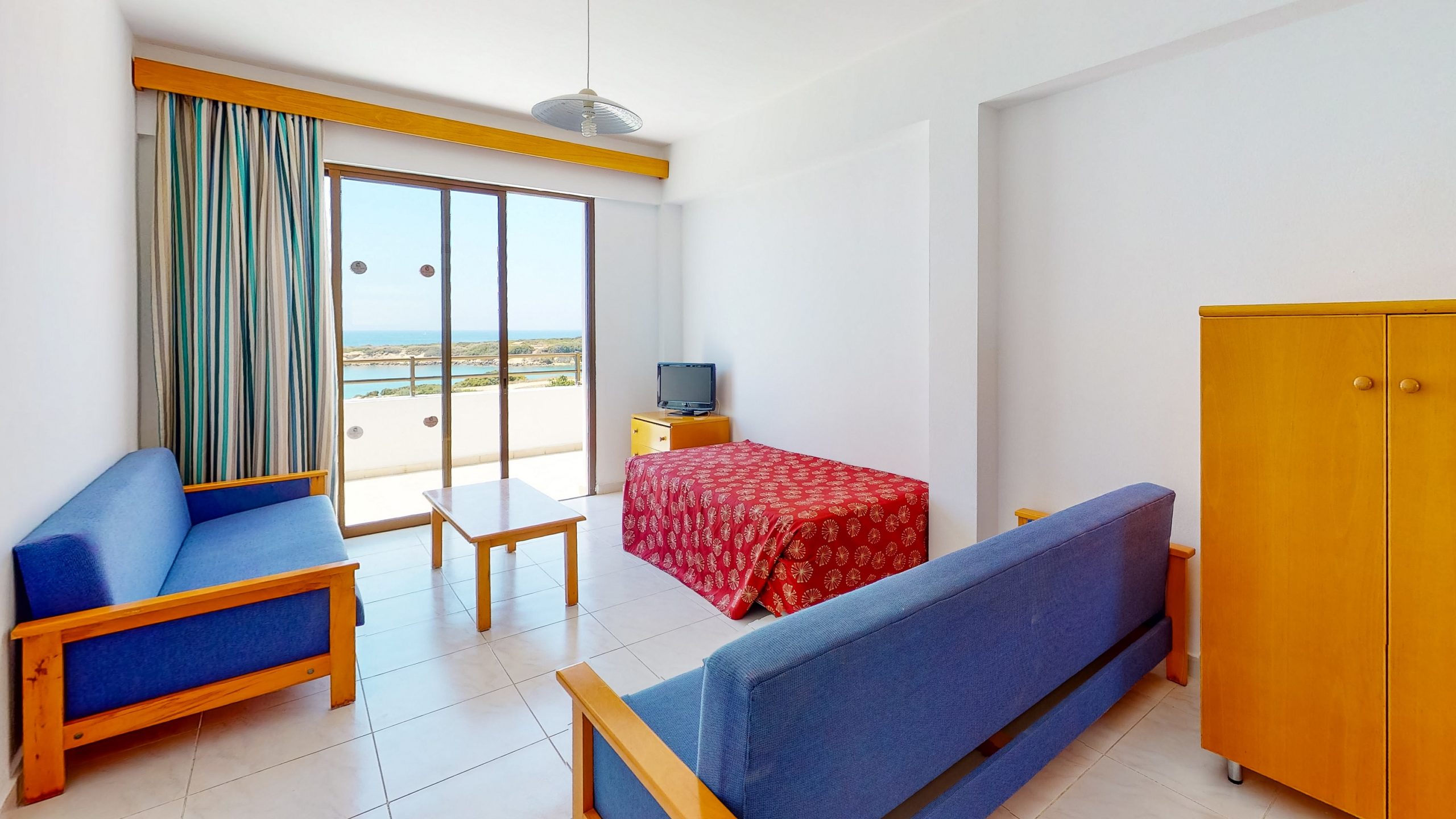 STANDARD APARTMENT LATERAL SEA VIEW BALCONY OR TERRACE