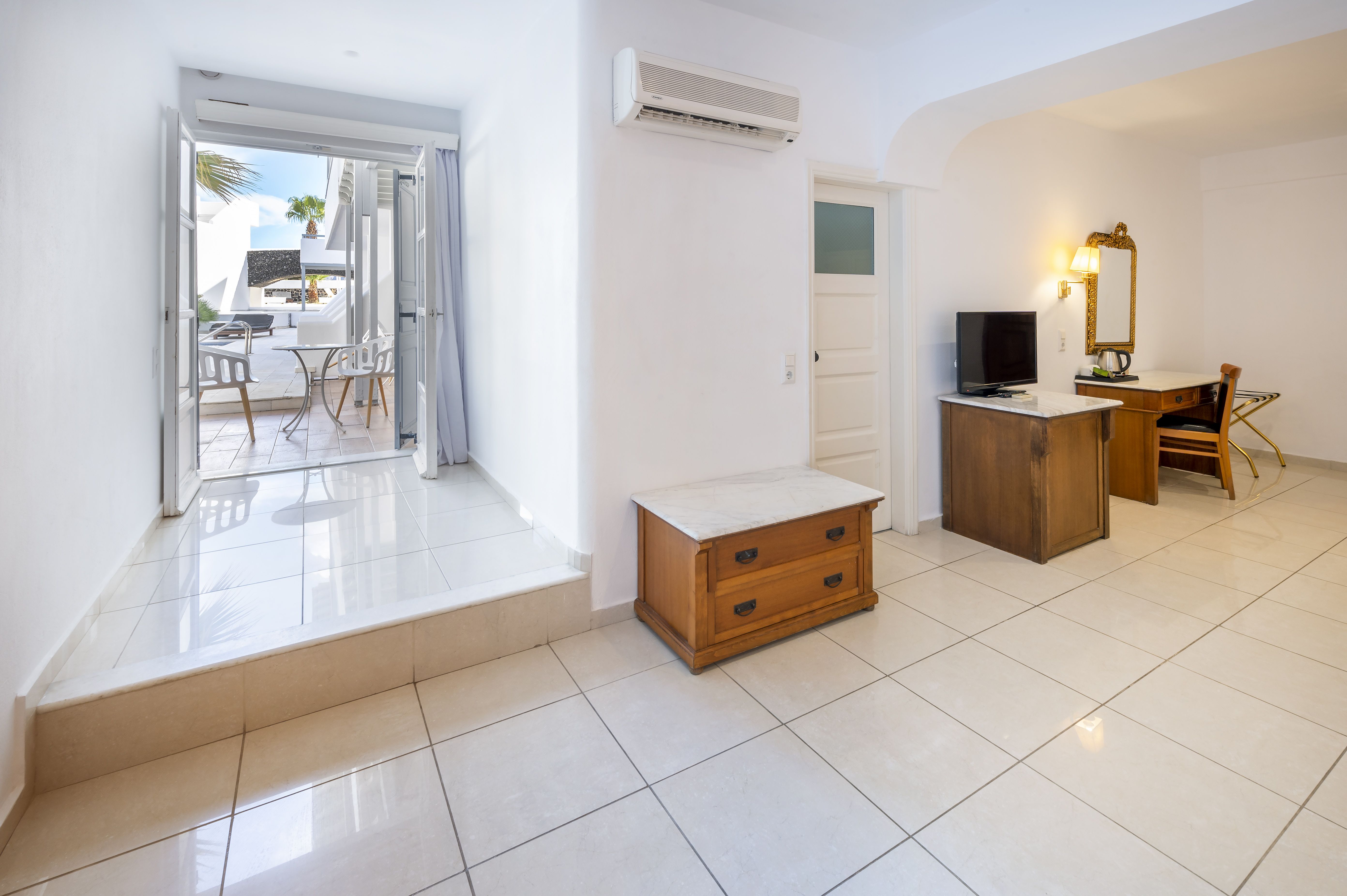 Superior Room with Shared Pool