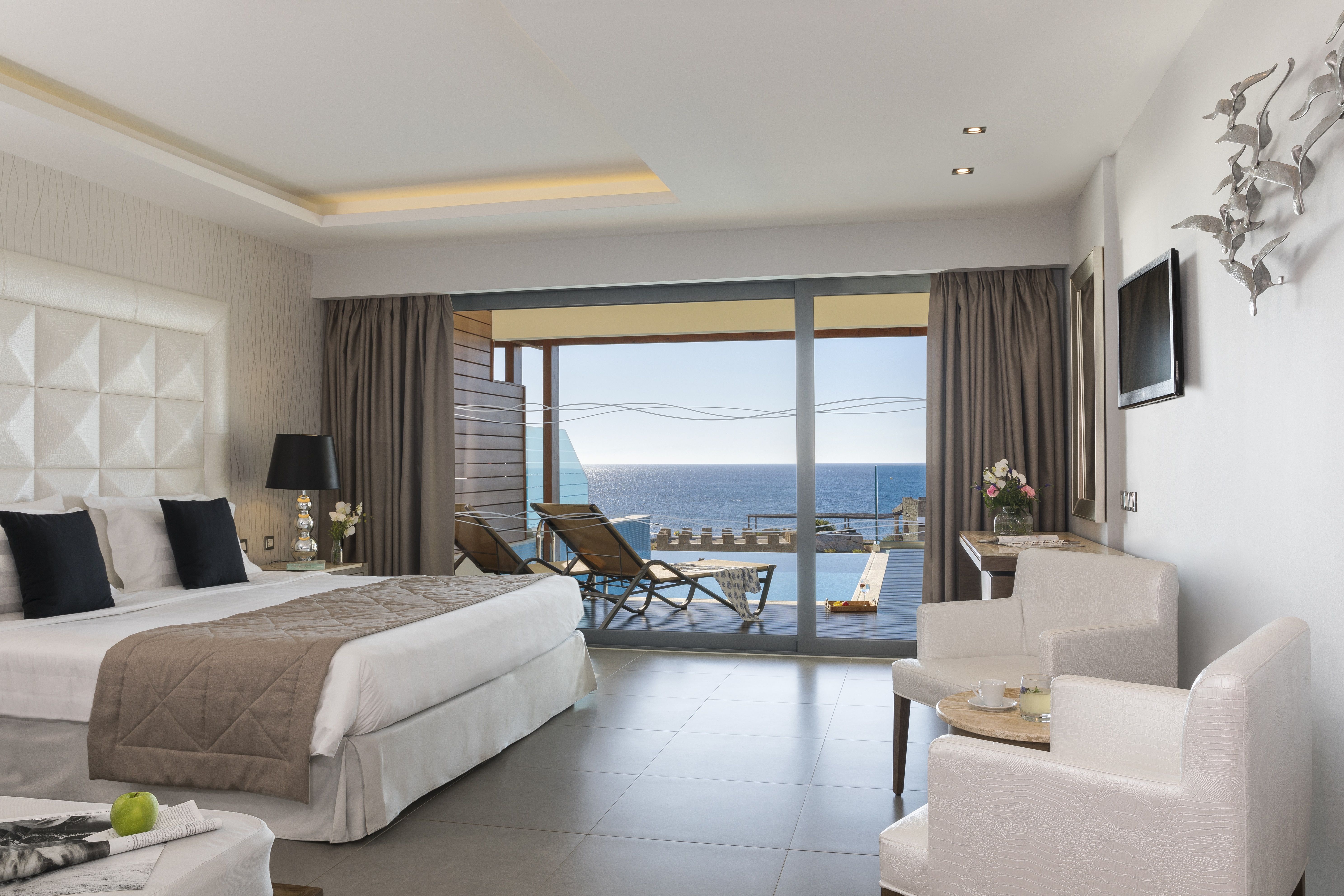 SUPERIOR JUNIOR SUITE WITH PRIVATE POOL & SEA VIEW