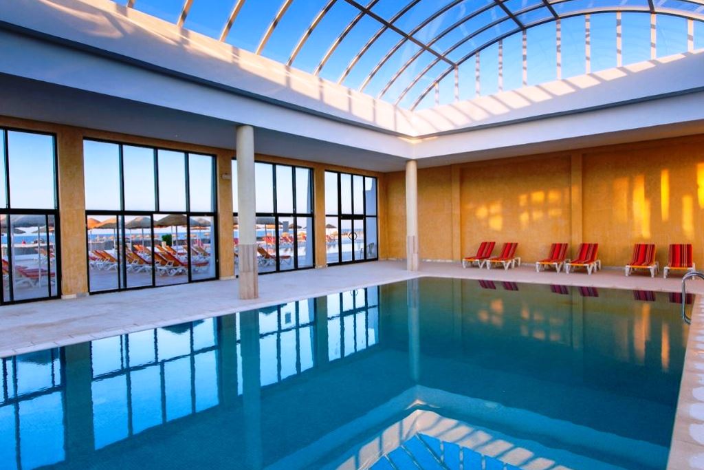 Piscină interioară