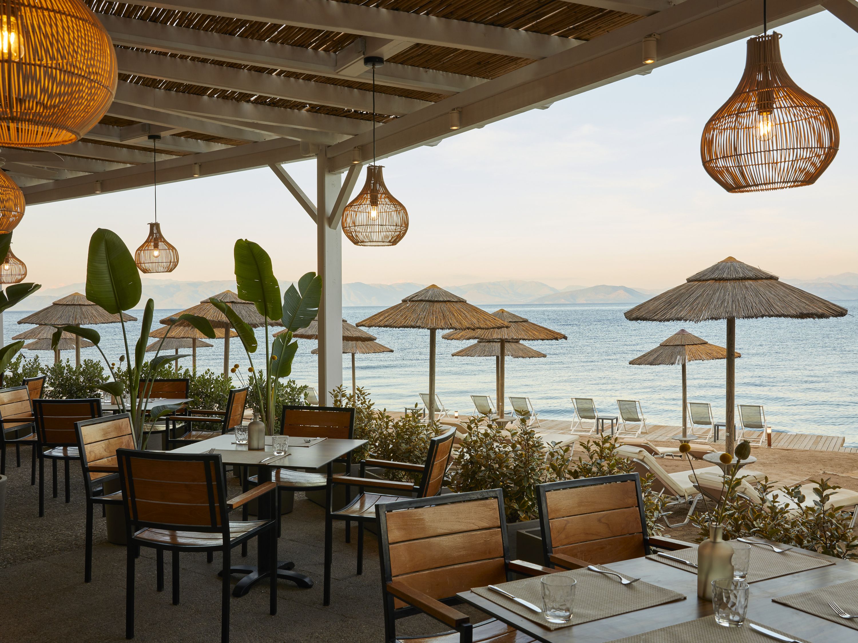 Deck Bar & Grill
