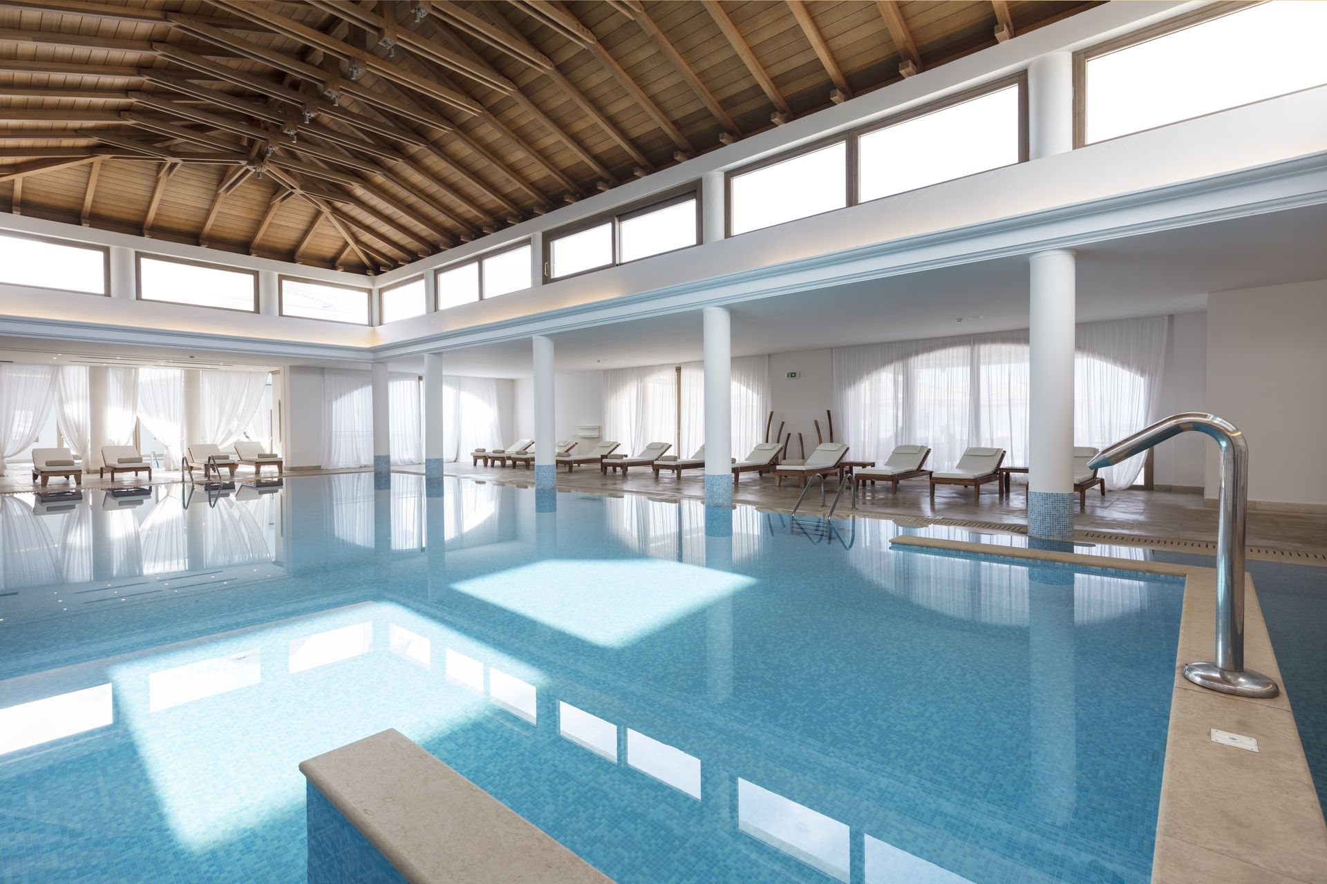 Piscină interioară