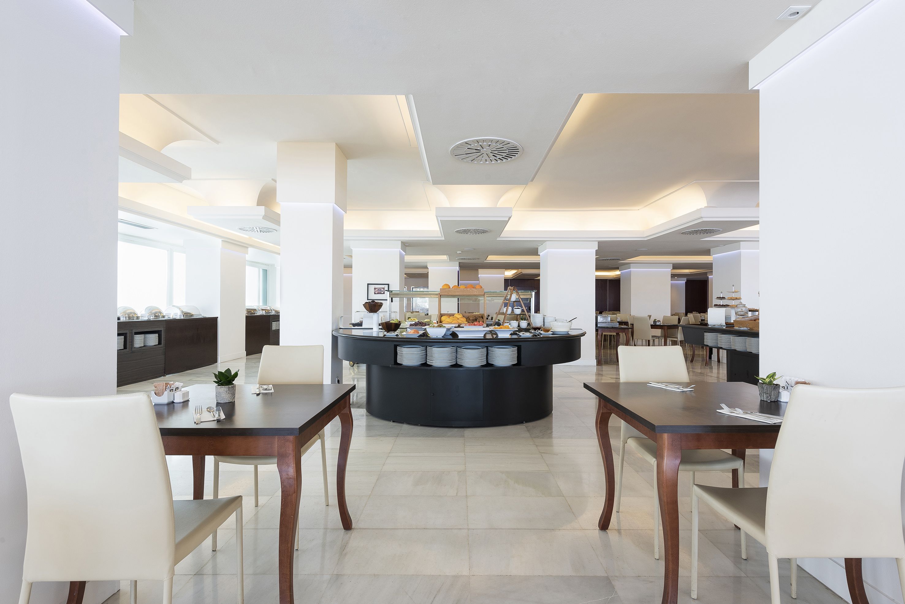 MAIN RESTAURANT