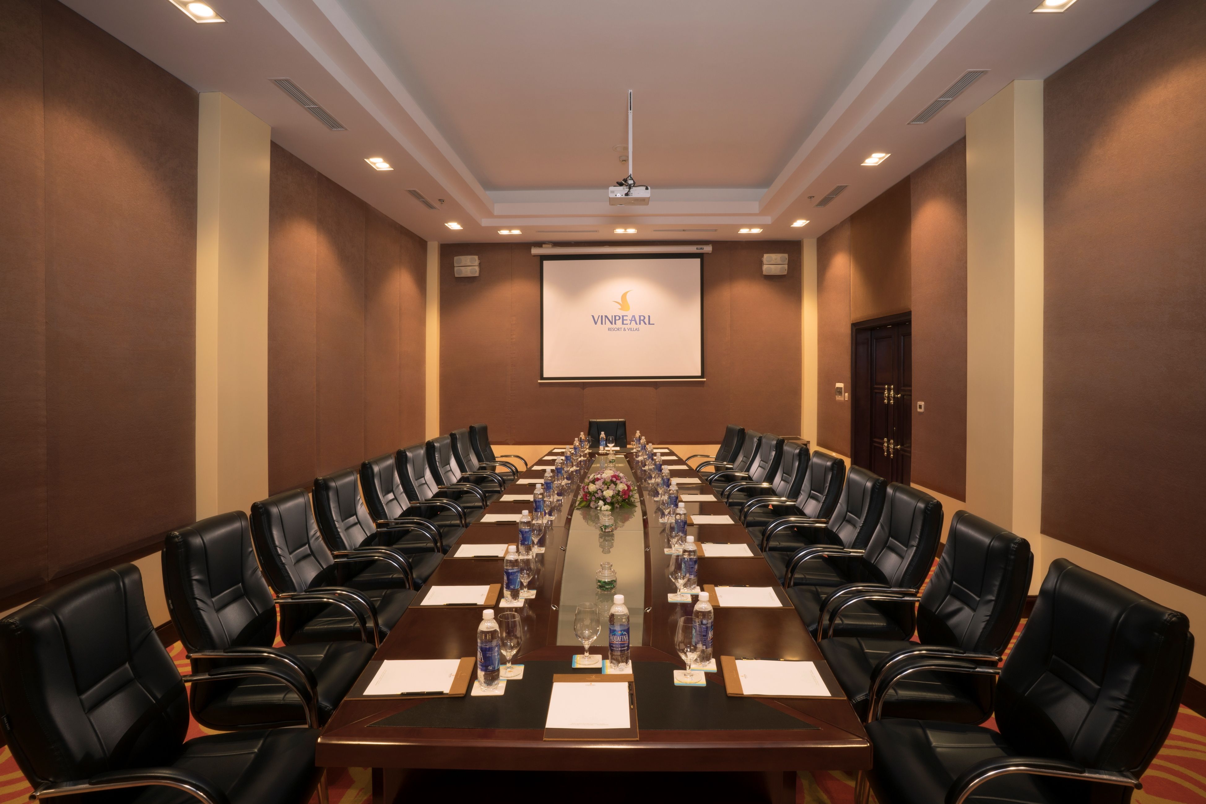 MICE (servicii de organizare de întâlniri, conferințe, alte evenimente)