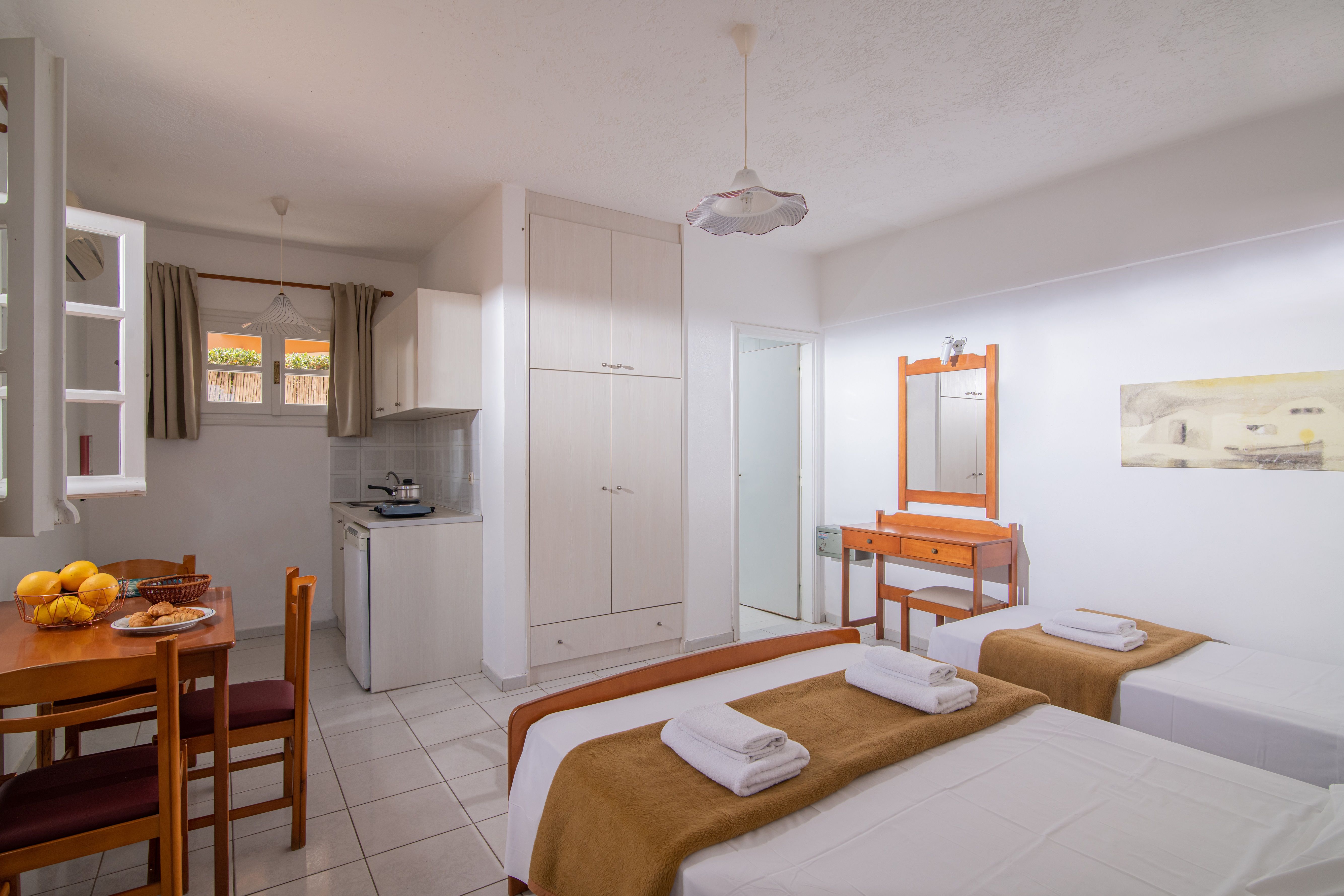 Triple Studio with Mountain or Garden View