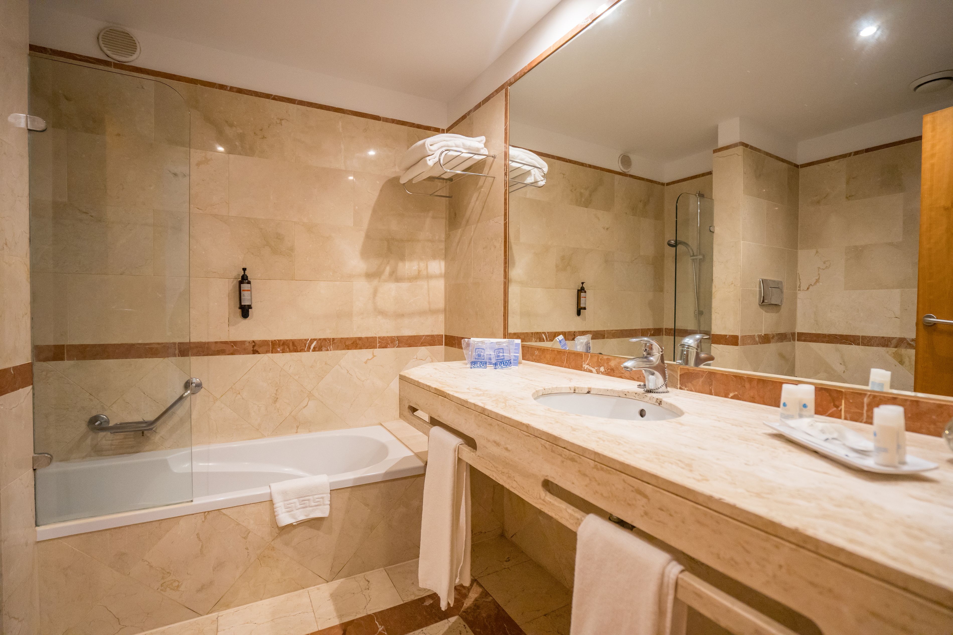 EB - DOUBLE COMFORT PREMIUM VIEW BALCONY OR TERRACE