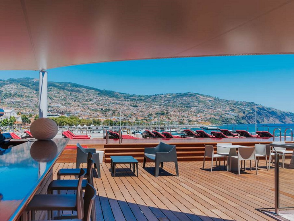 ROOFTOP BAR