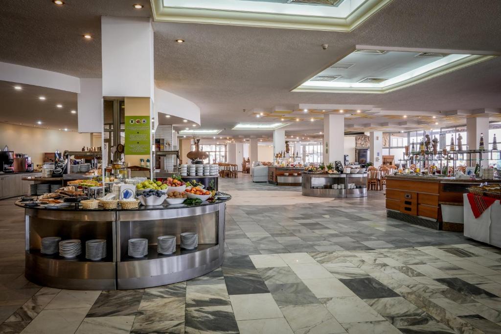 MAIN RESTAURANT