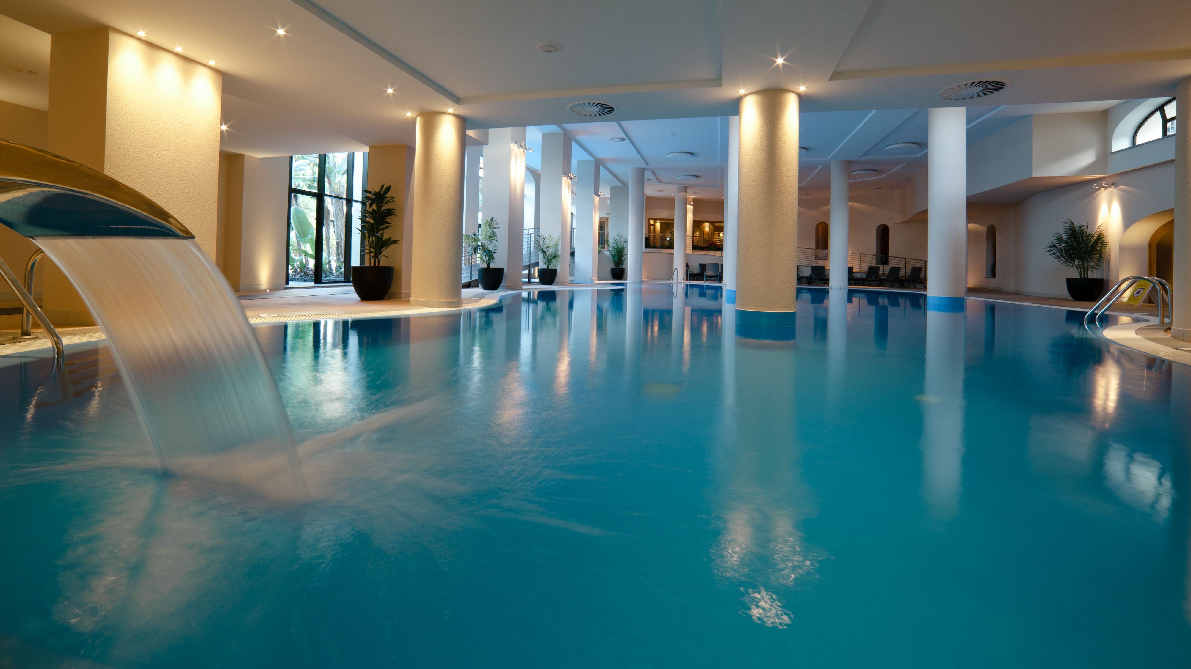 Piscină interioară