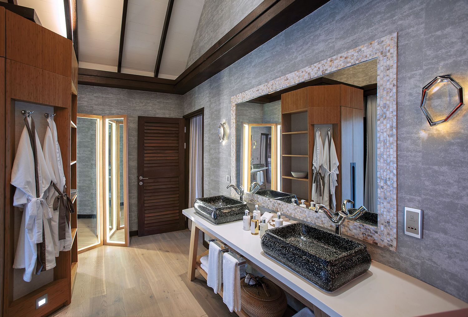 Earth Family Suites with Pool