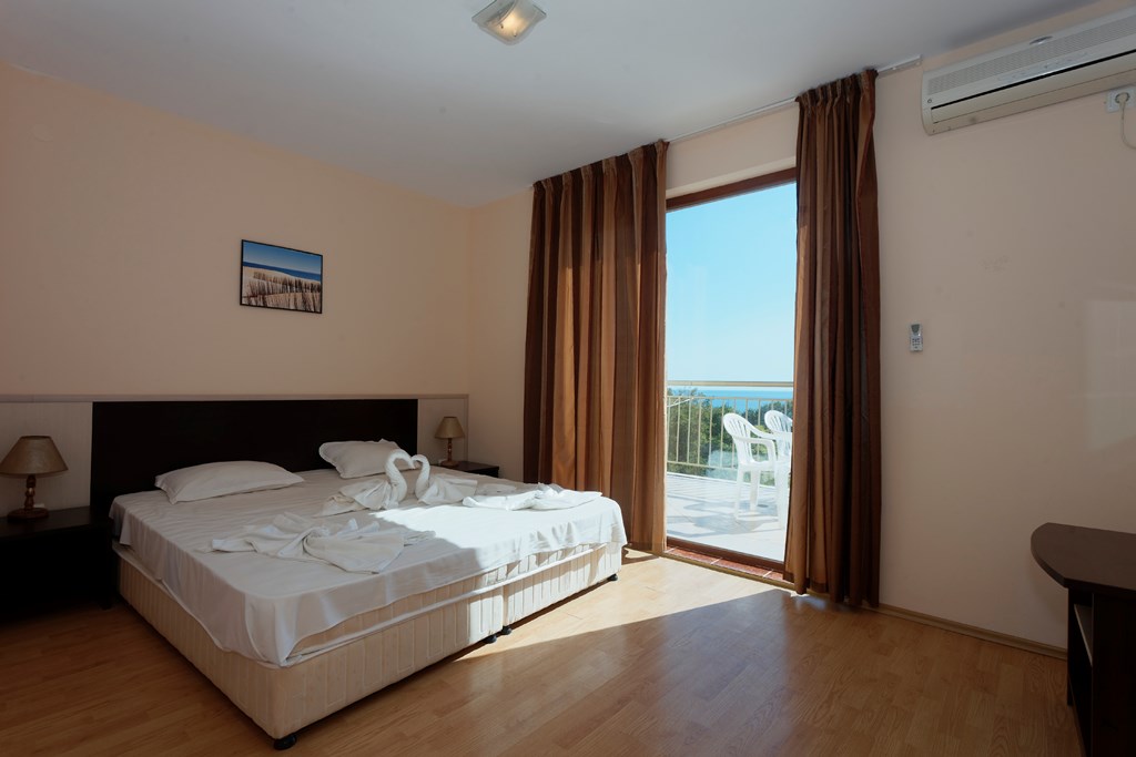 DOUBLE SEA VIEW