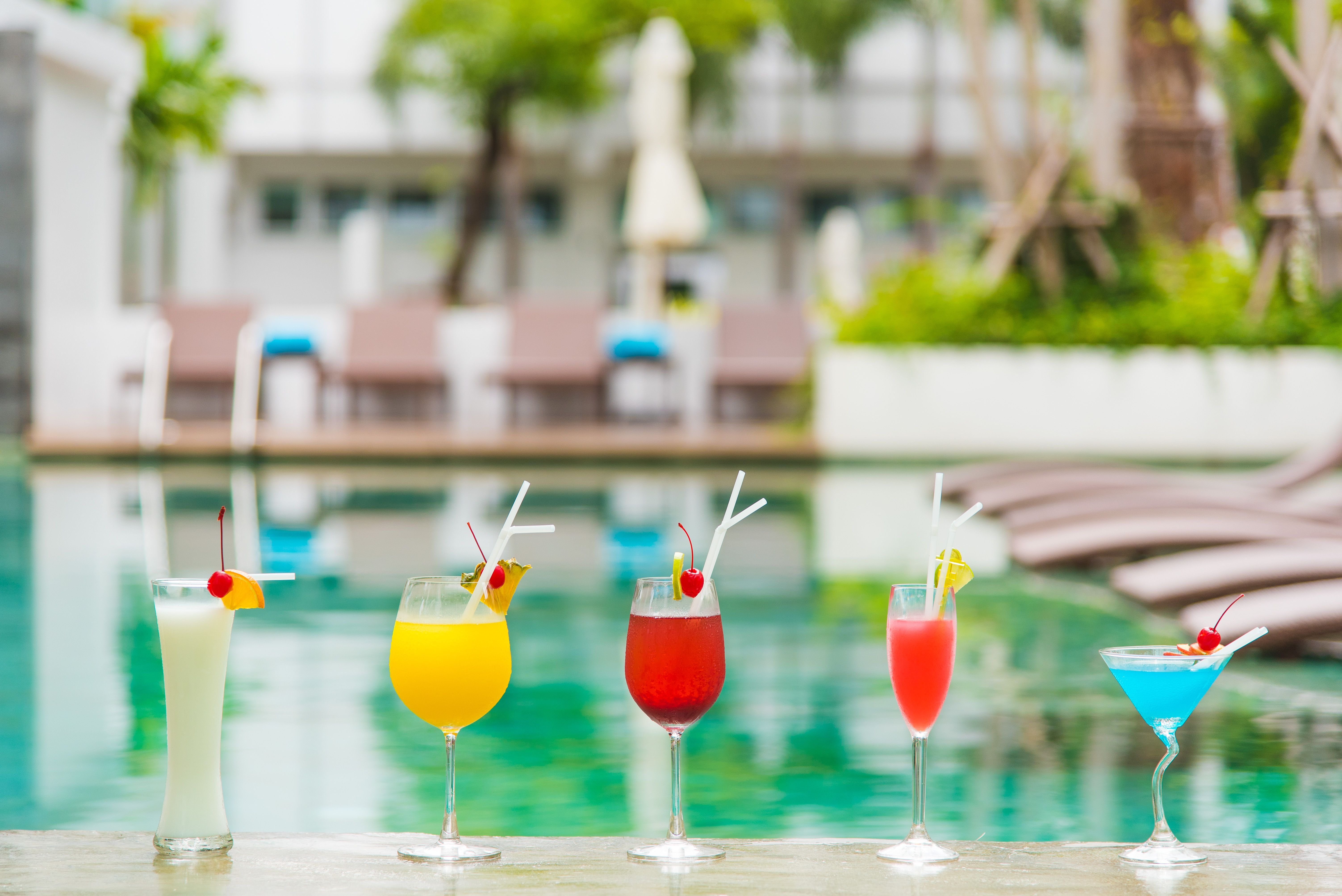 Swim-up Pool Bar