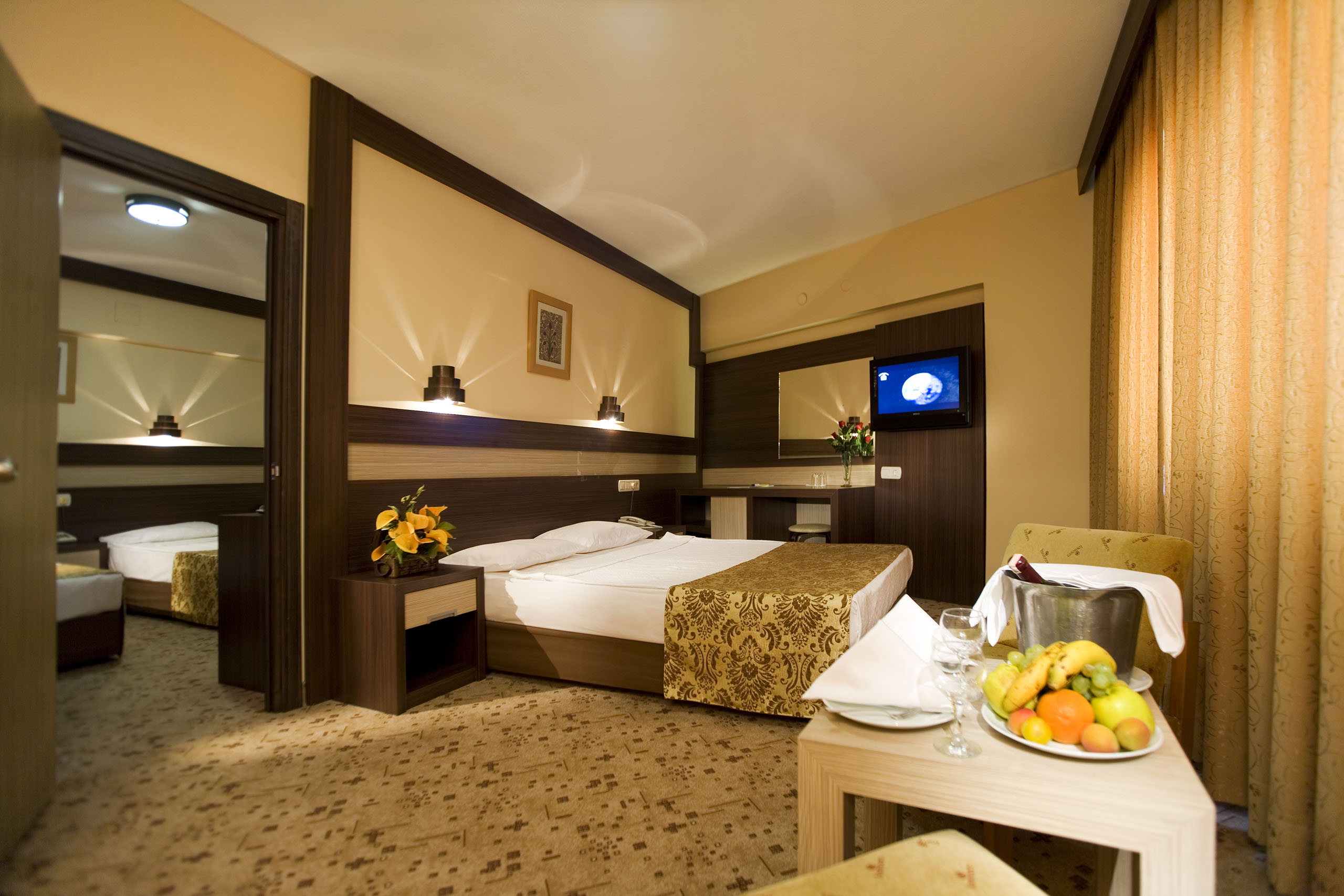 WORLD FAMILY ROOM