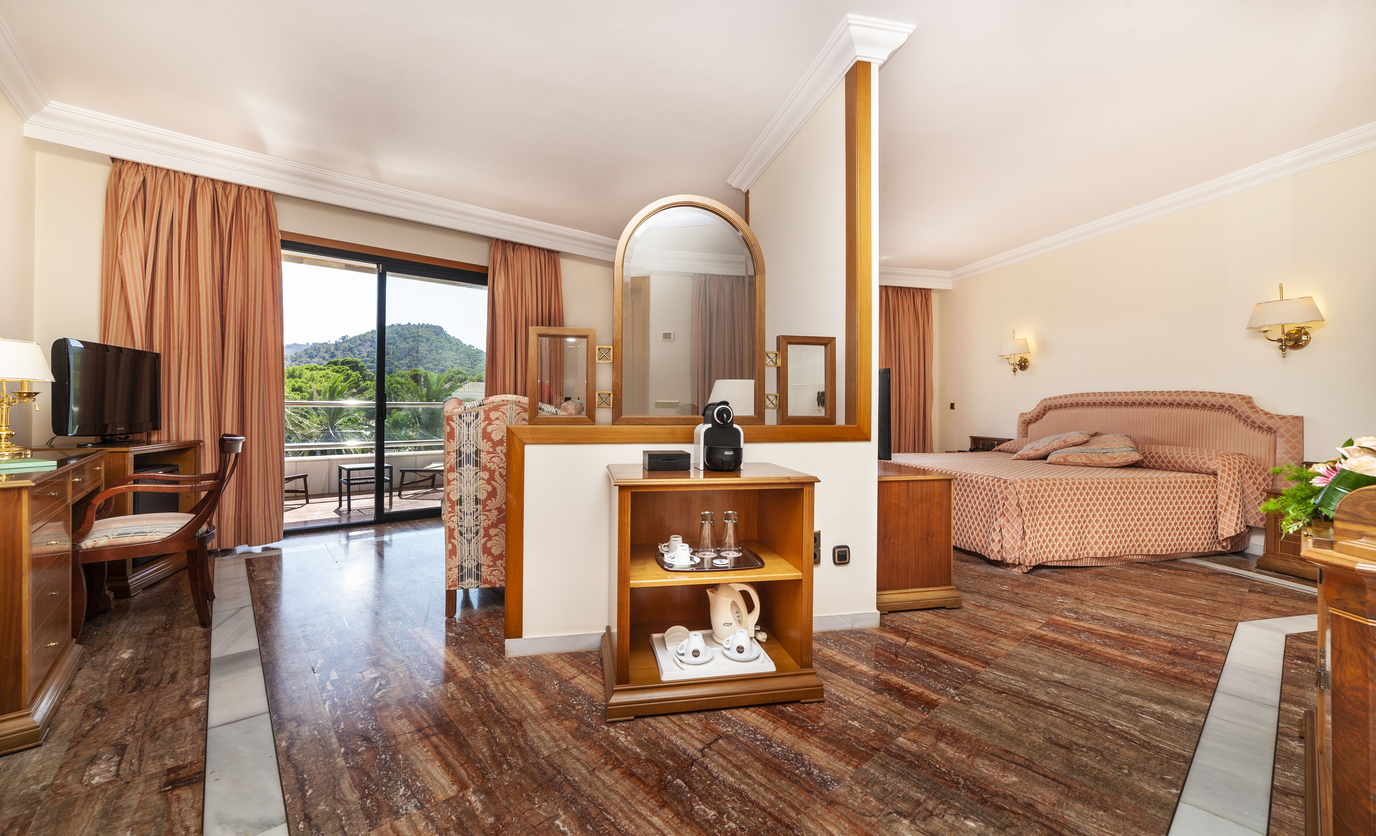 JUNIOR SUITE