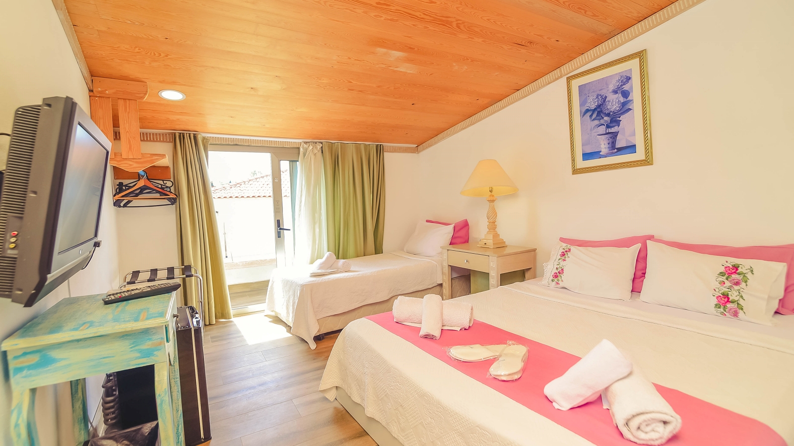 Comfort Oda, Dağ veya Havuz Manzaralı, Balkonlu