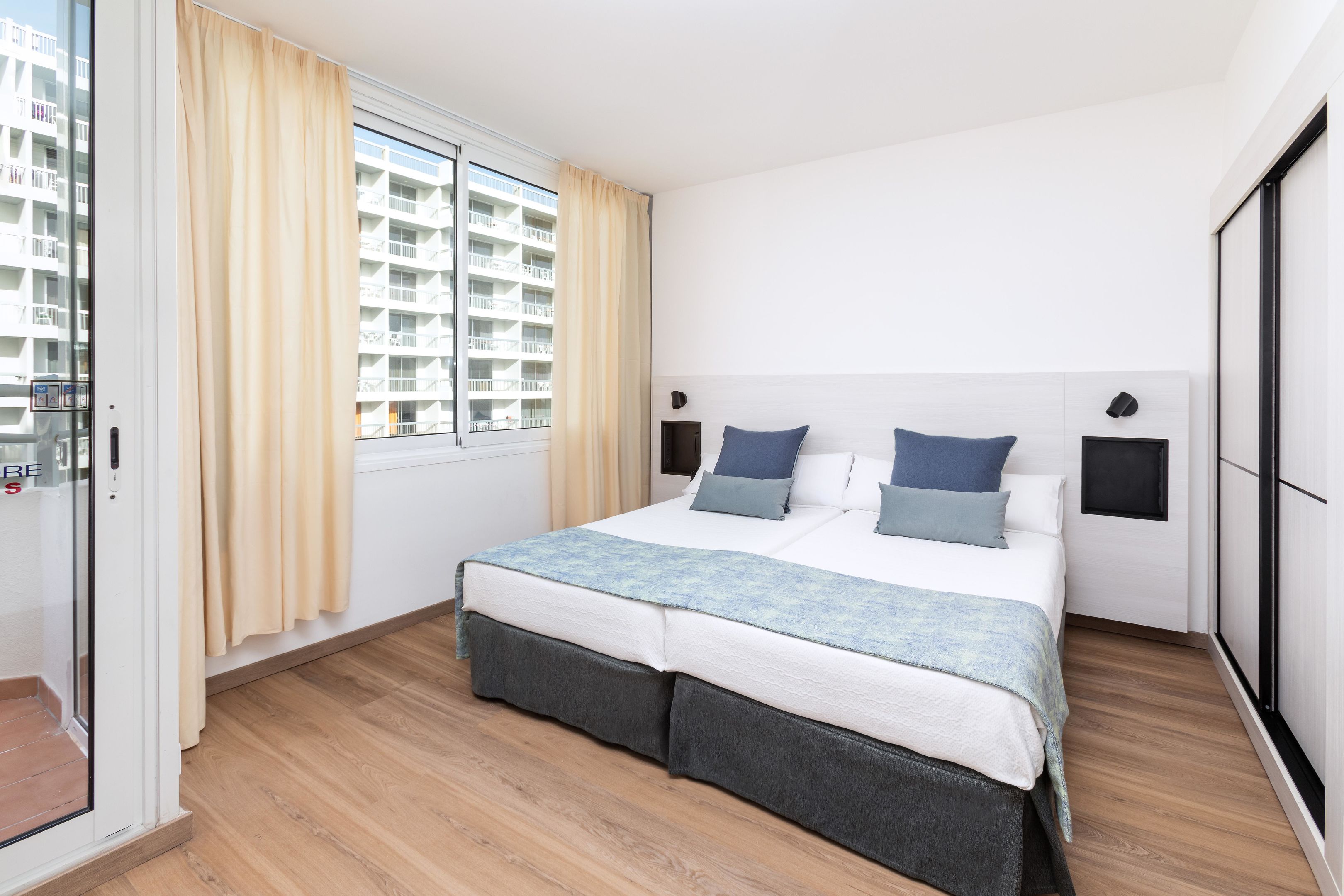 FAMILY ROOM 2 BEDROOMS BALCONY OR TERRACE