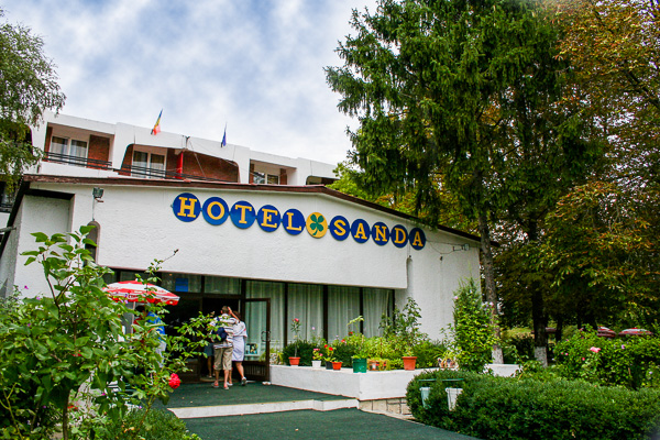 Venus, Hotel Sanda, intrare.jpg