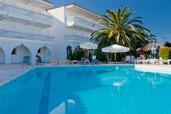 Zakynthos, Hotel Jupiter, piscina exterioara.jpg