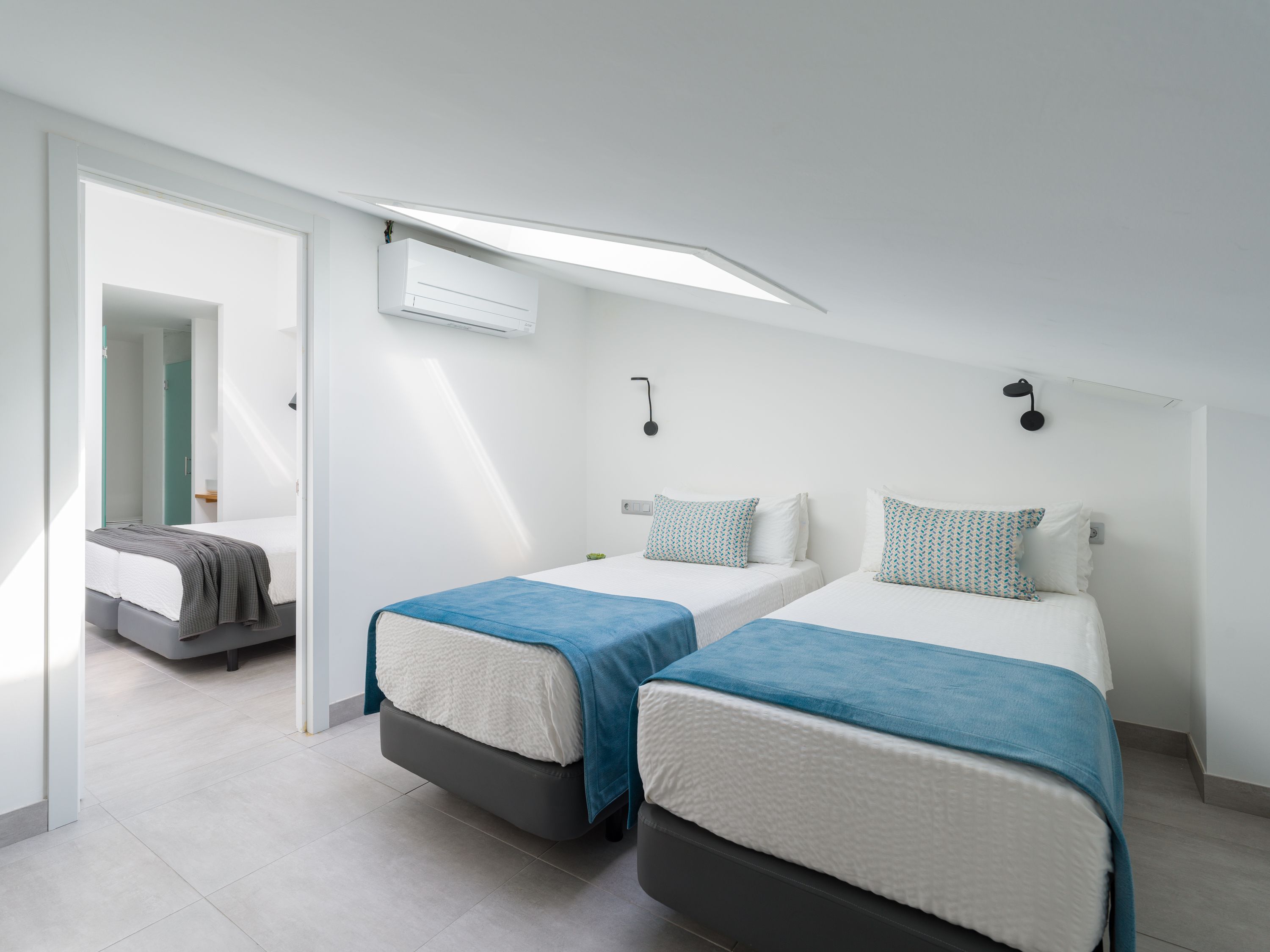 DUPLEX