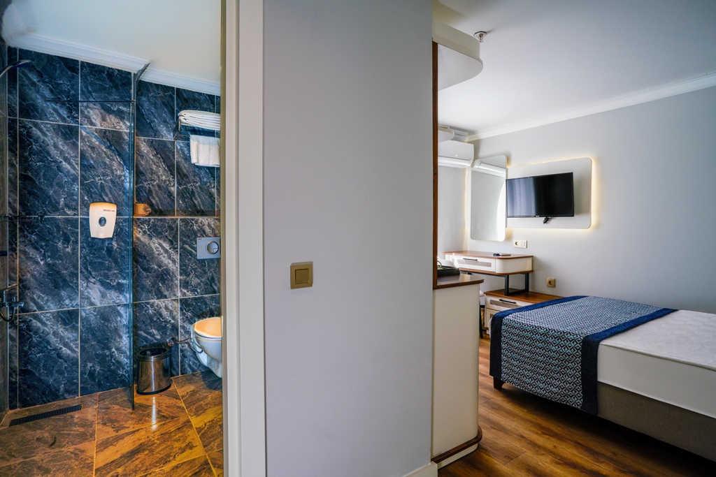 ECONOMY ROOM 