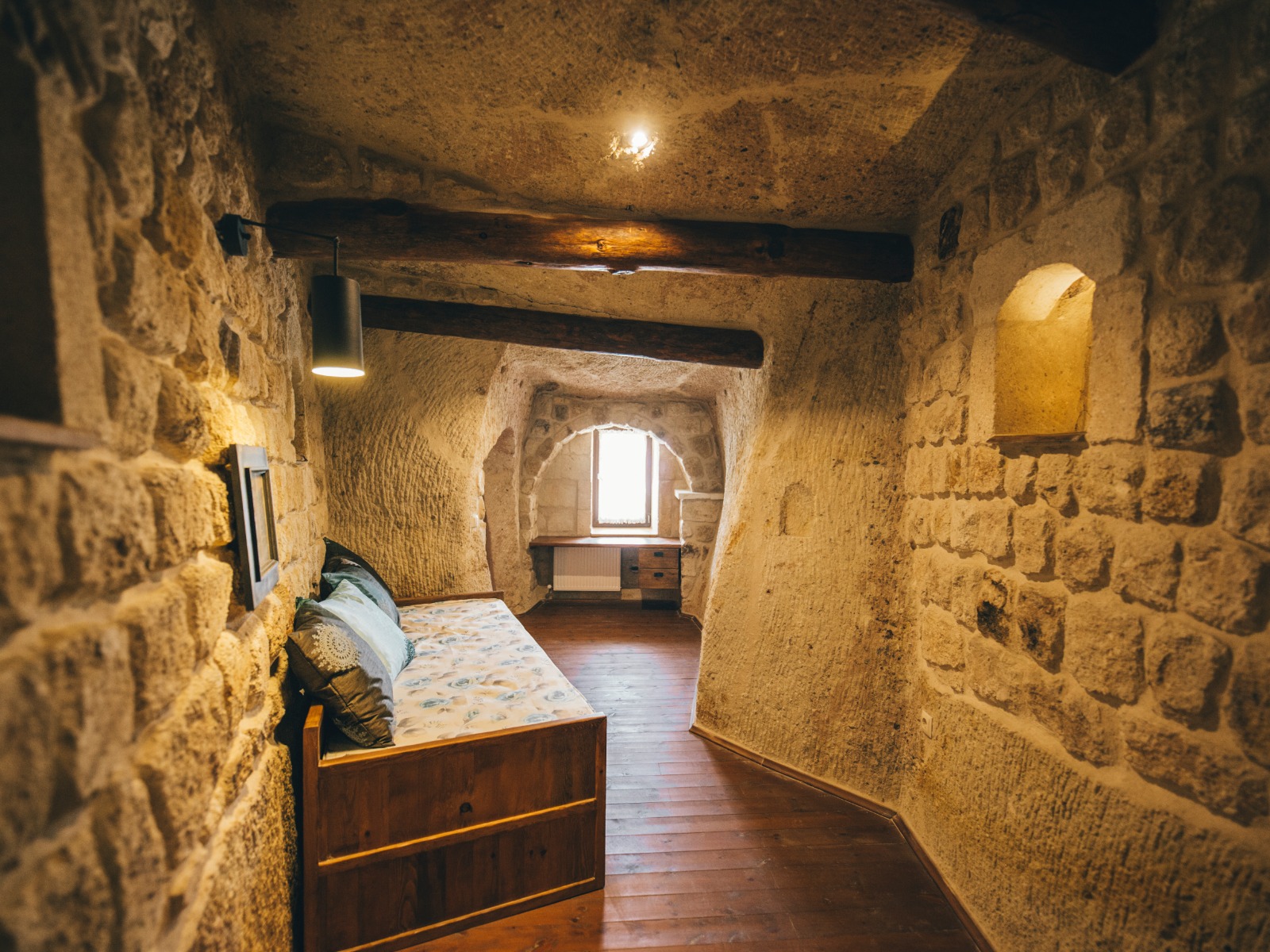 CAVE SUITE ROOM