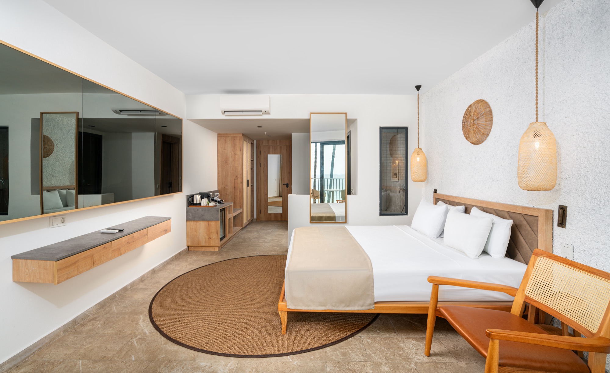 SUPERIOR ROOM