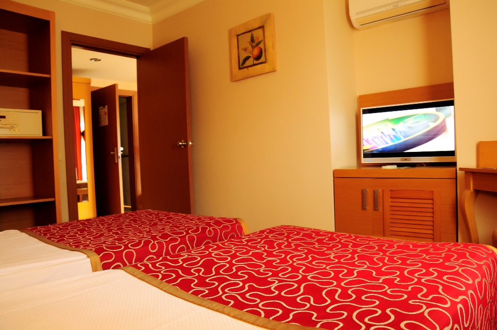 FAMILY ROOM 1 BEDROOM 