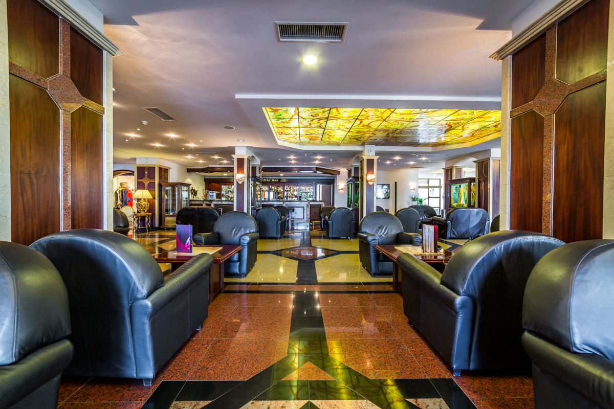 LOBBY BAR