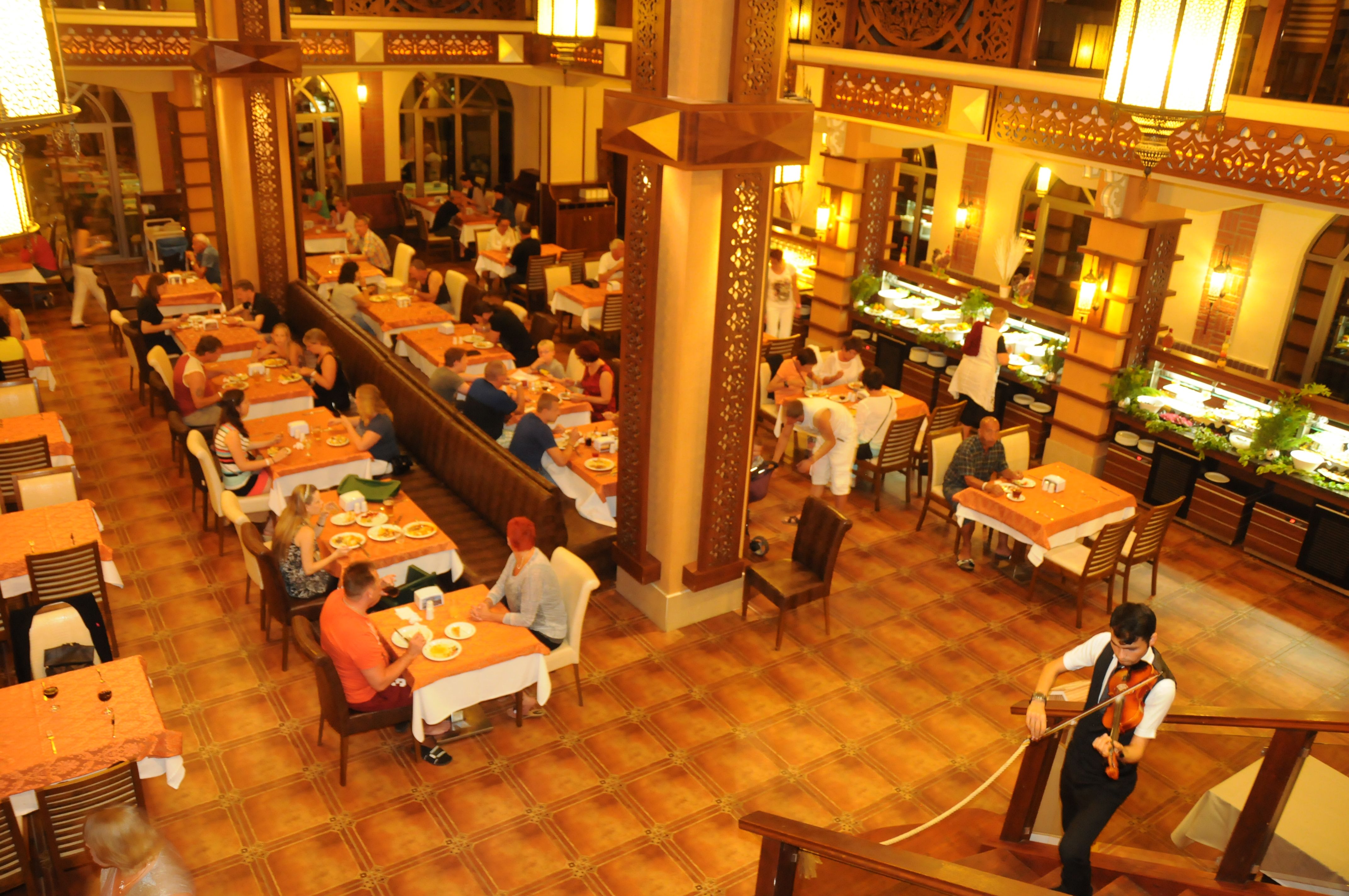 MAIN RESTAURANT