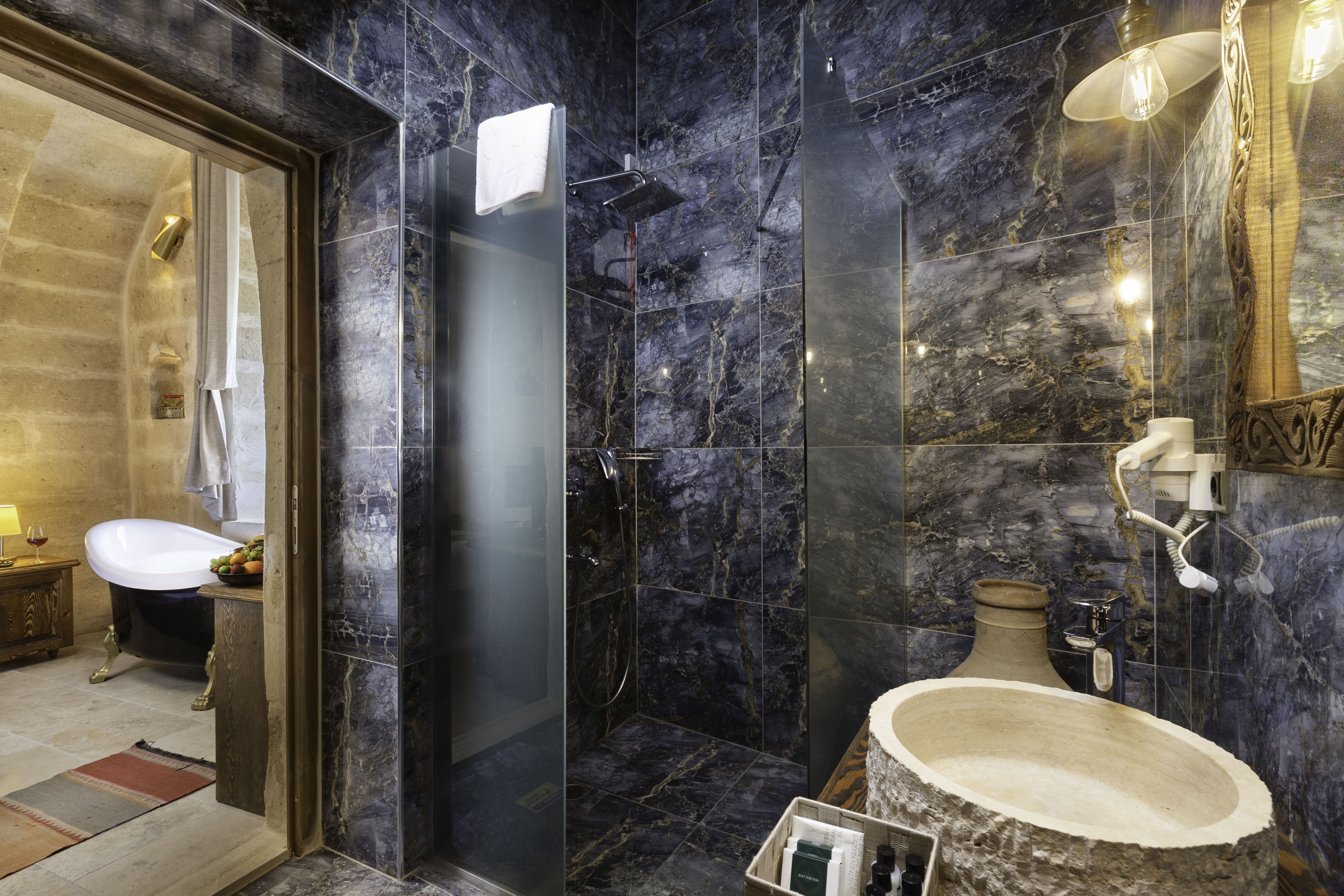 DELUXE SUITE CASTLE VIEW