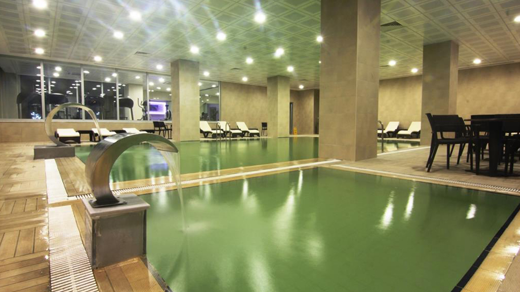 Piscină interioară