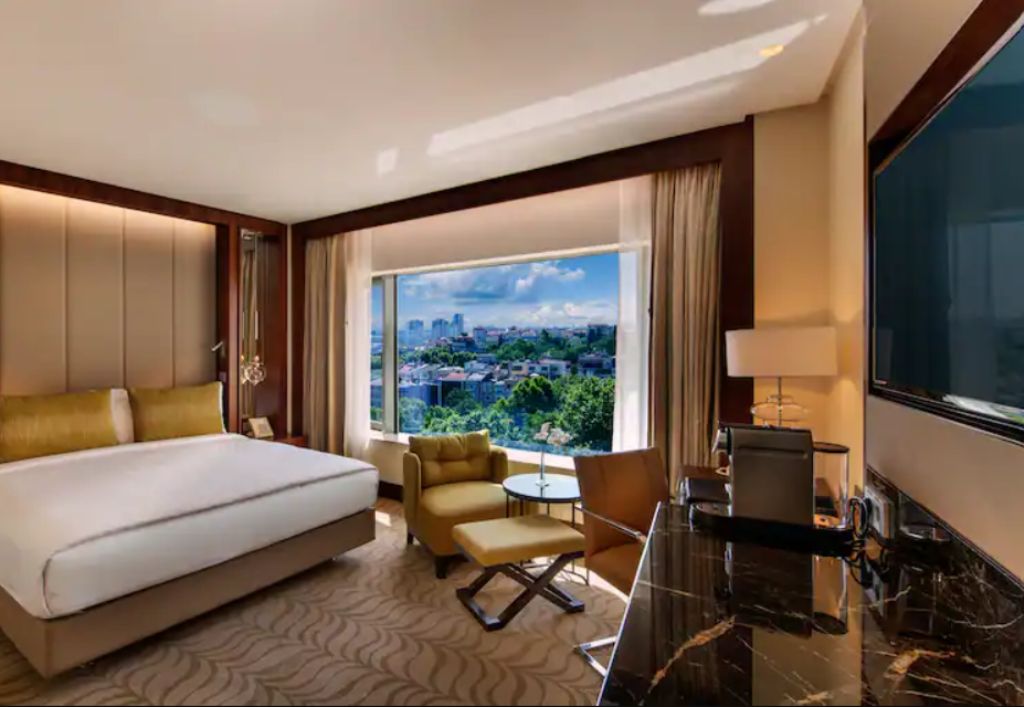 EXECUTIVE PARK ROOM 
