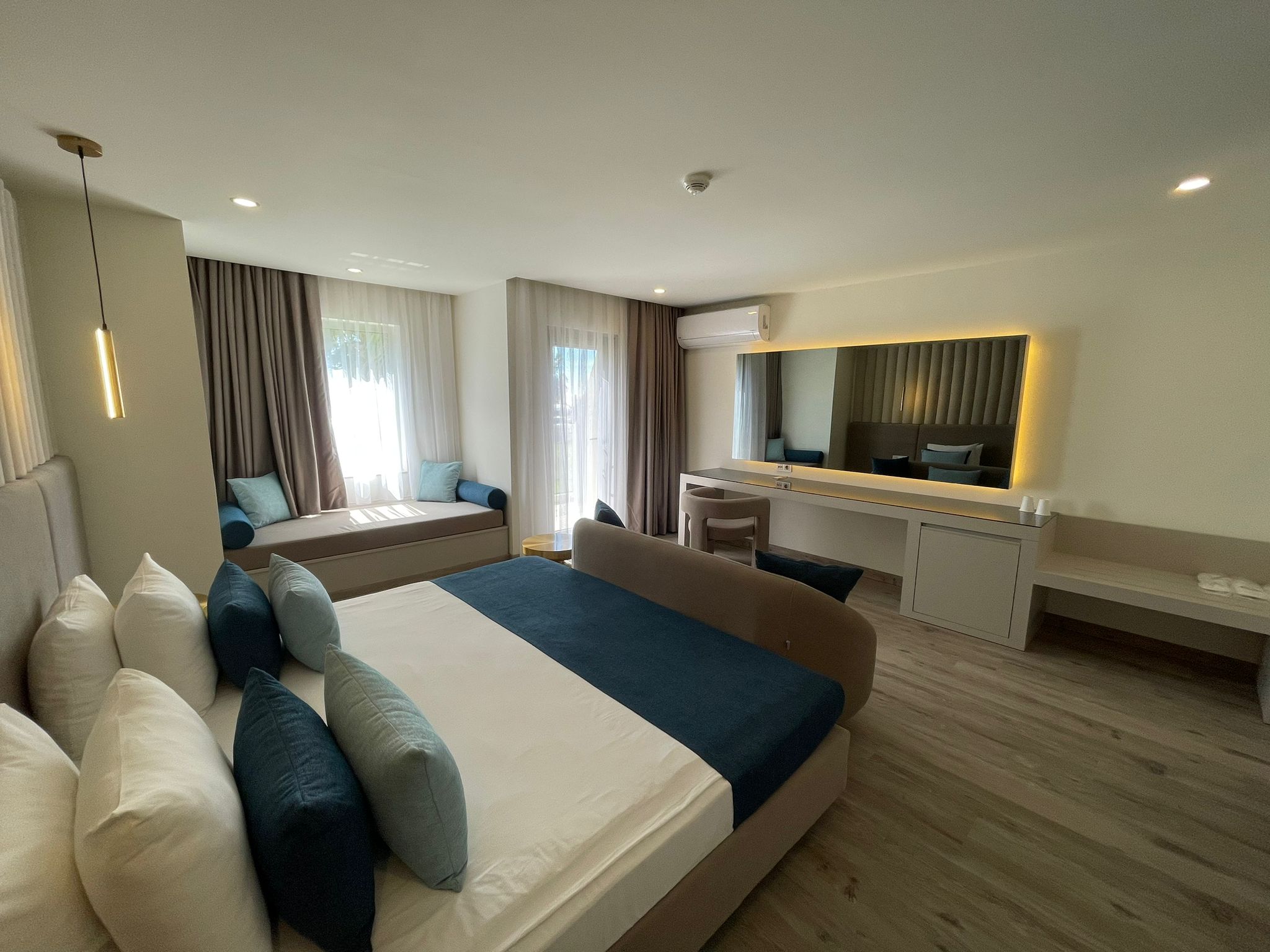 VILLA FAMILY ROOM