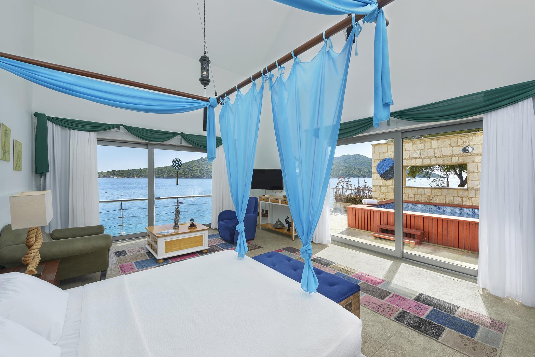 Honeymoon Room With Jacuzzi and Sea View