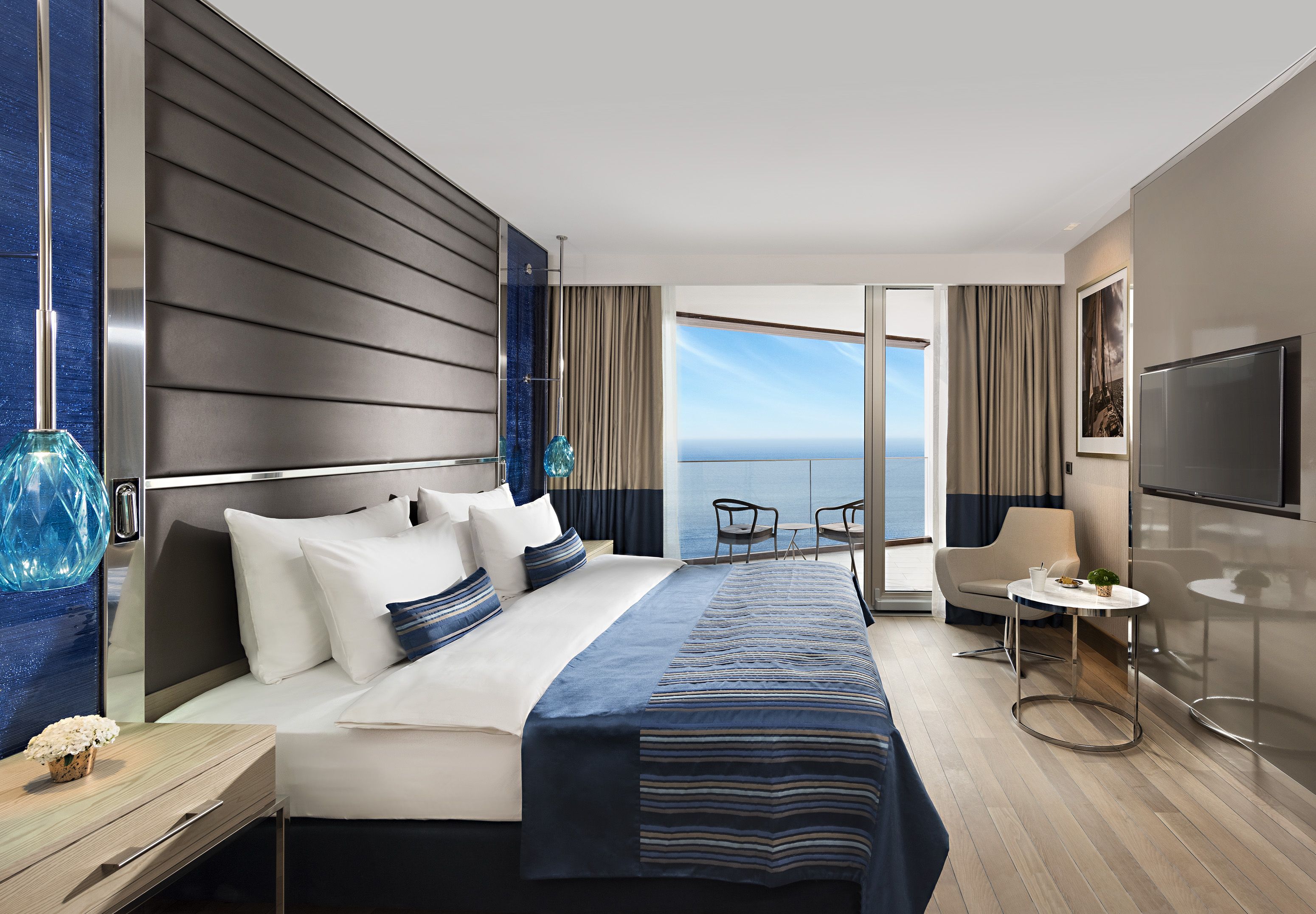 JUNIOR SUITE (CLUB LOUNCH)