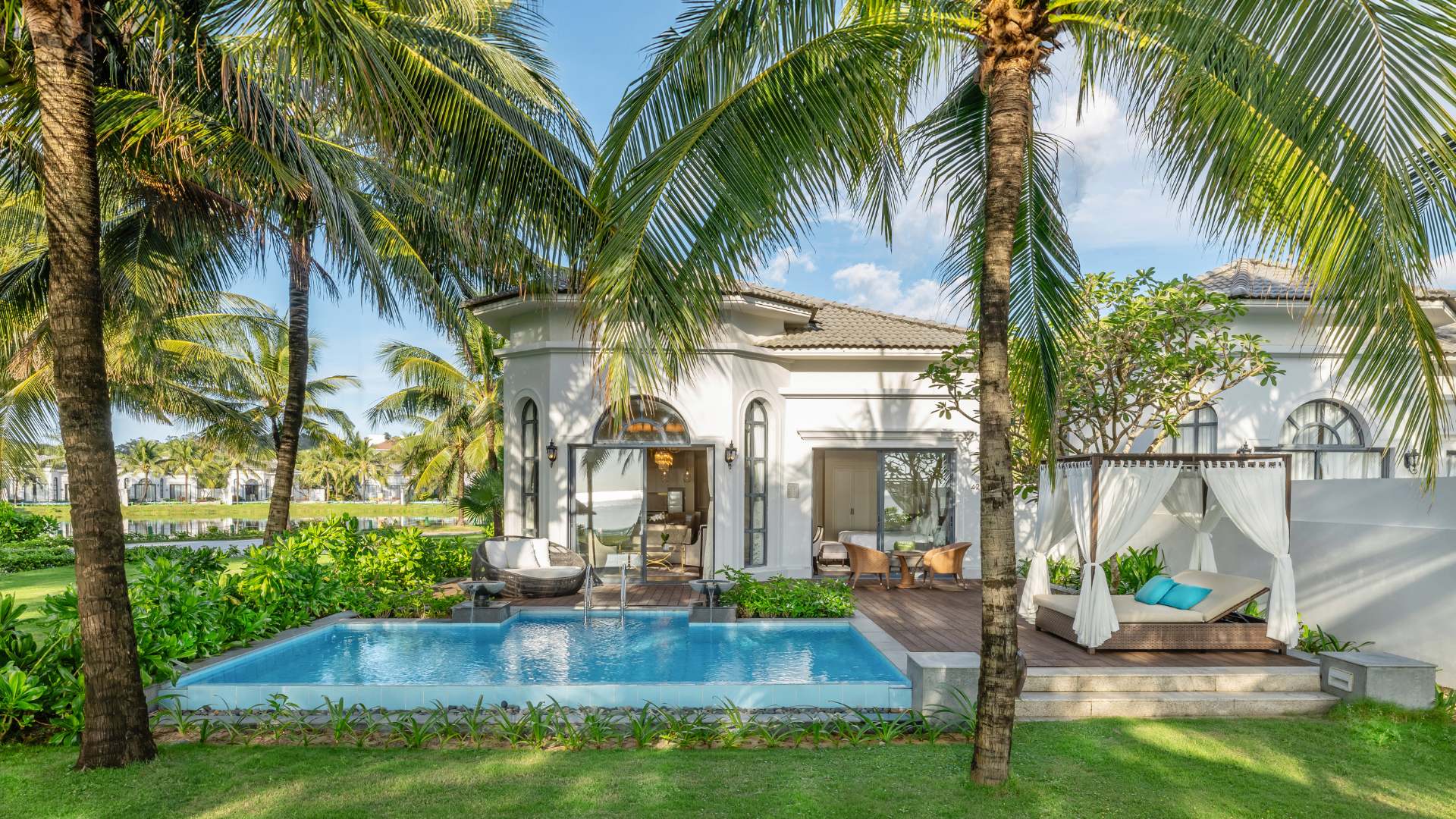 THE LEVEL 3-BEDROOM VILLA LAKE VIEW WITH PRIVATE POOL