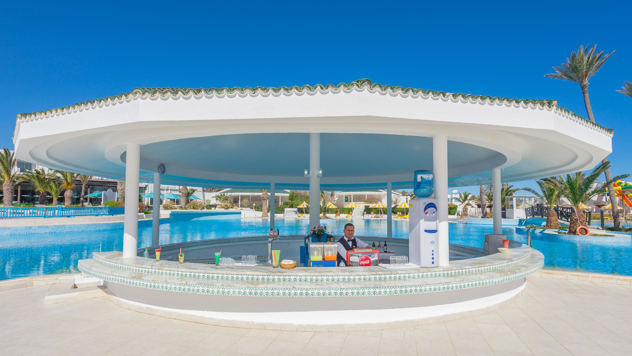 Pool bar