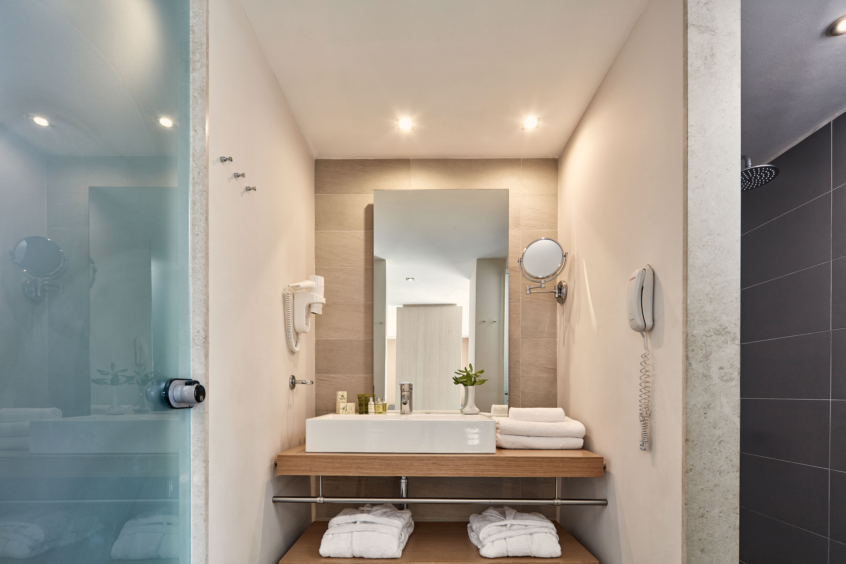 Superior Family Suite Inland View