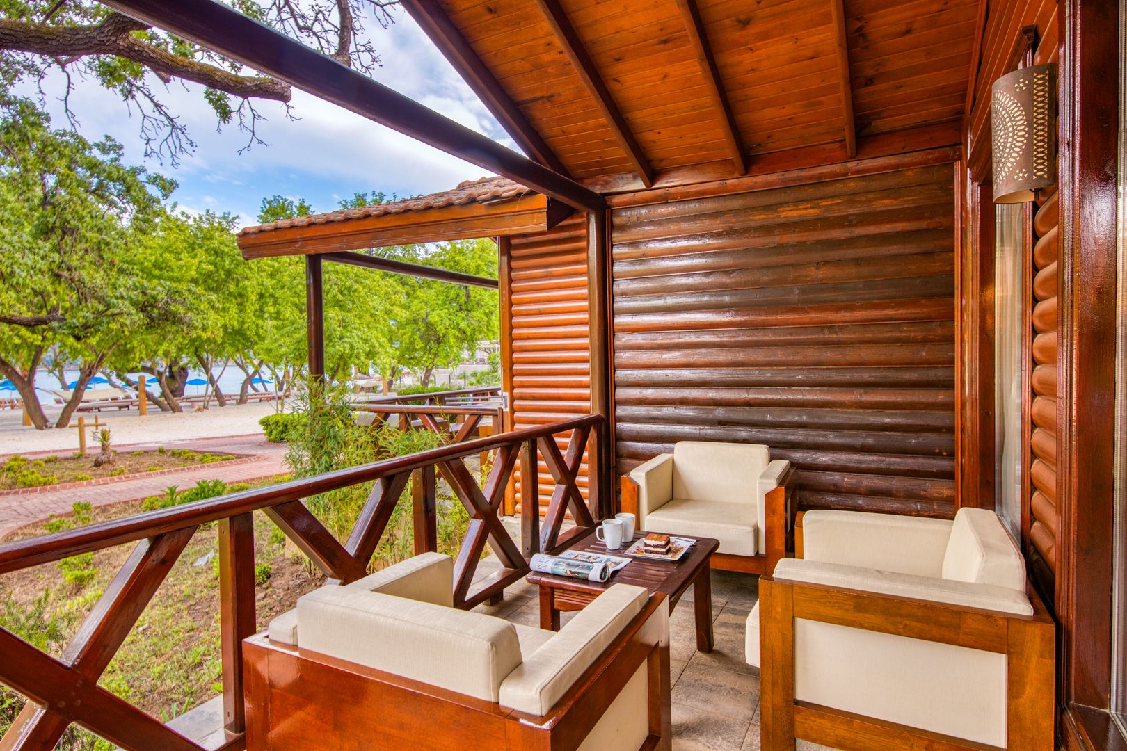 DELUXE SUIT BUNGALOW