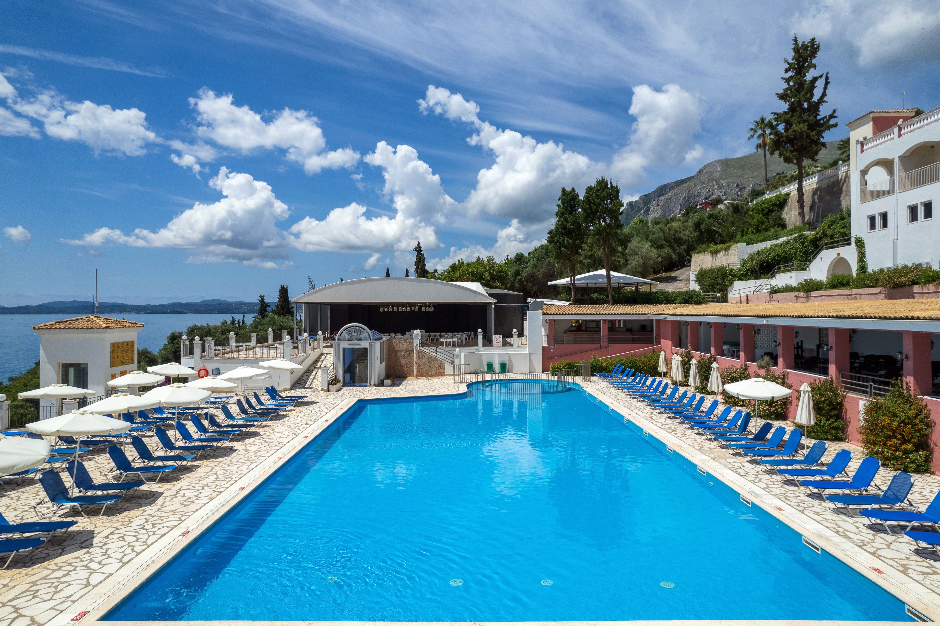 Piscina deschisă