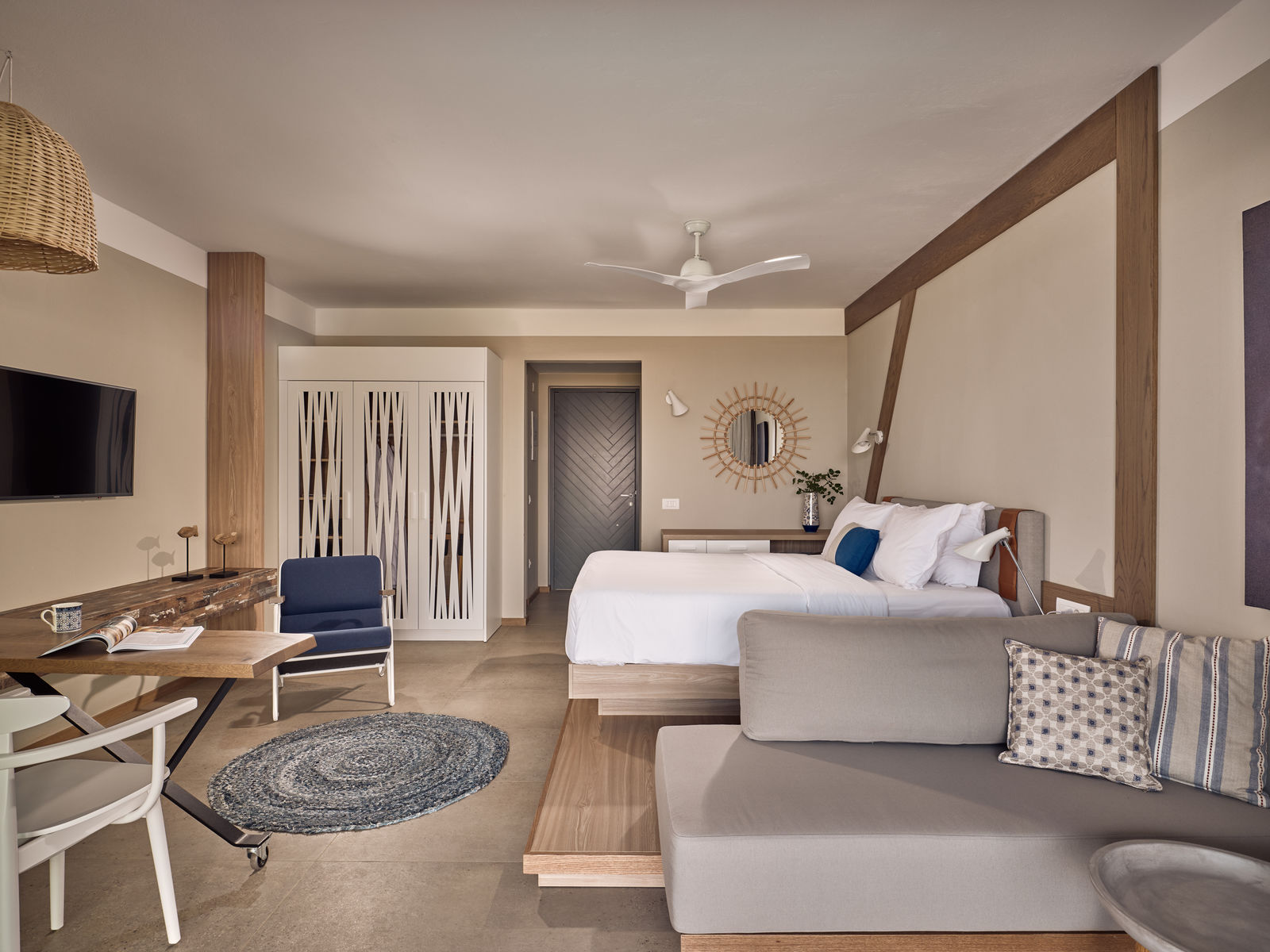 Premium Suite Sharing Pool Sea View