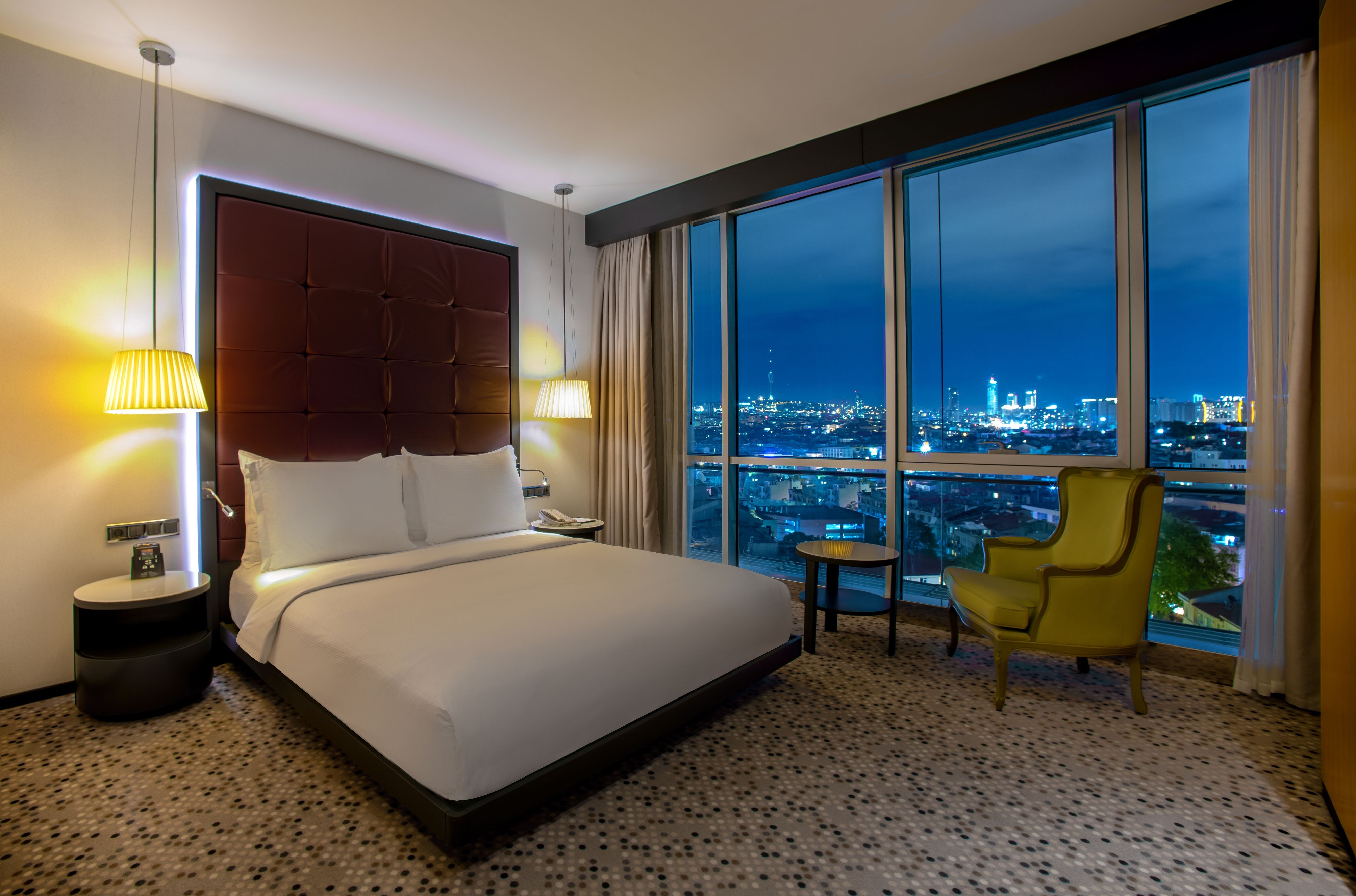 STANDARD ROOM WITH CITY VIEW