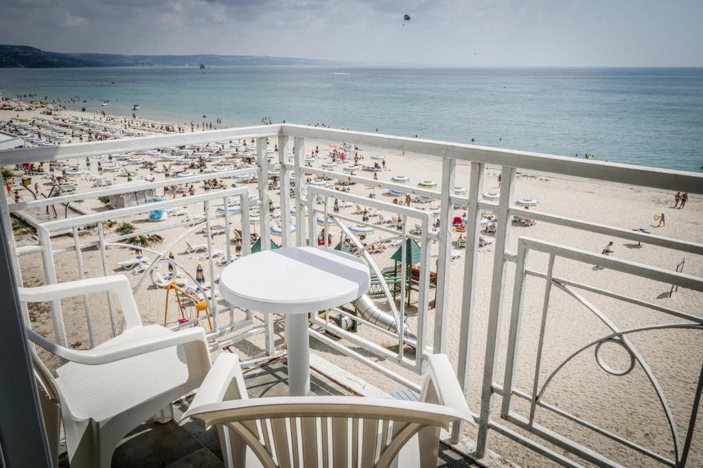 STANDARD ROOM (SEAVIEW, BALCONY OR TERRACE)