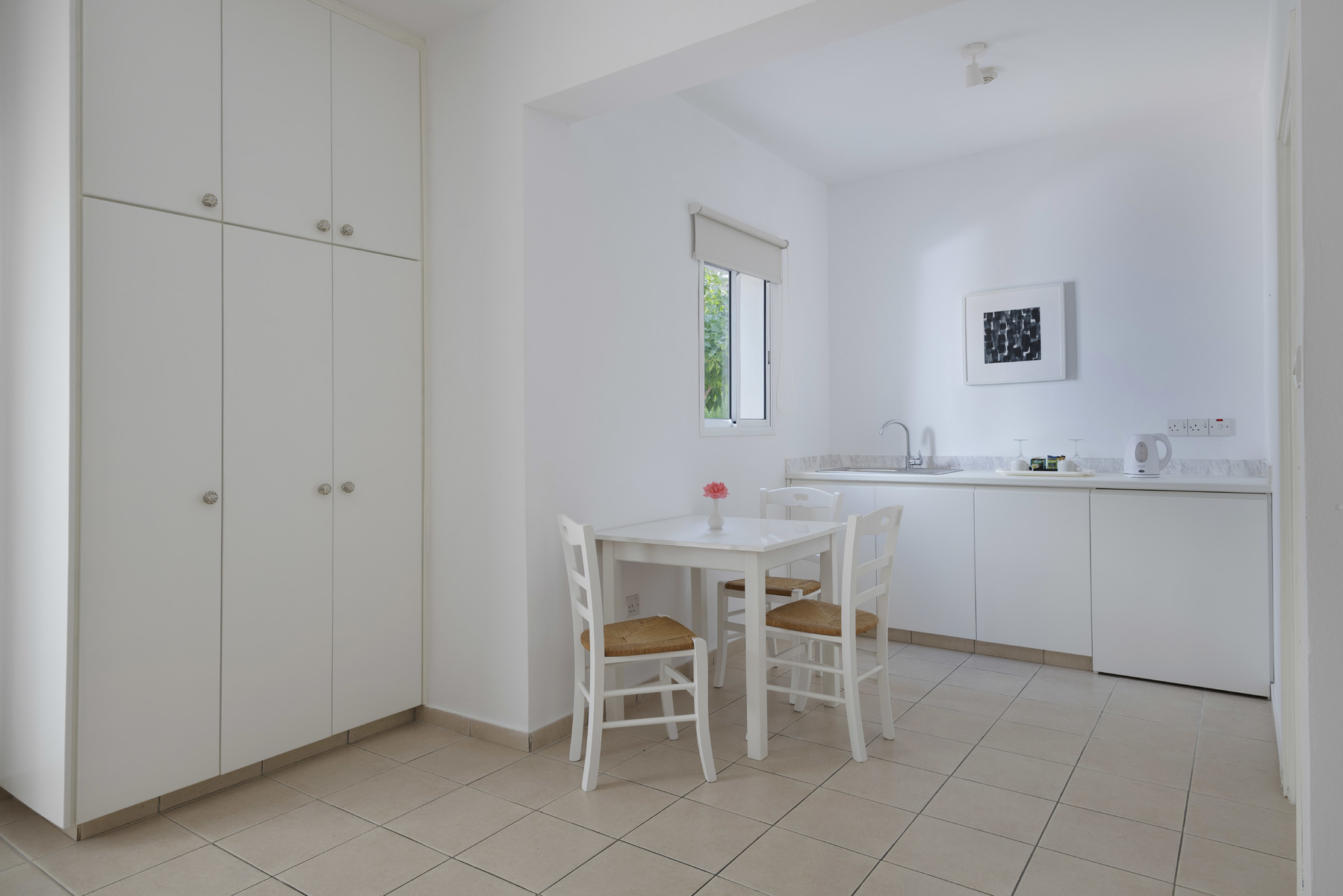 STUDIO (BALCONY OR TERRACE)